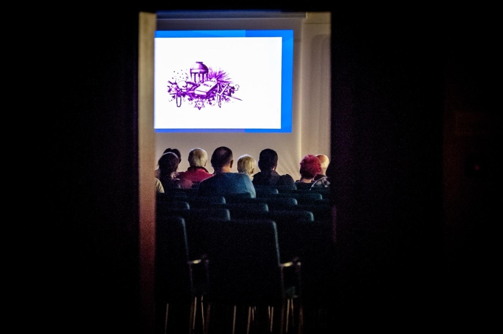 Zdjęcie w galerii na portalu naszraciborz.pl: Na tropie raciborskich masonów. Historyczny wieczór w raciborskim ośrodku dla niesłyszących [FOTO] wiadomości z regionu