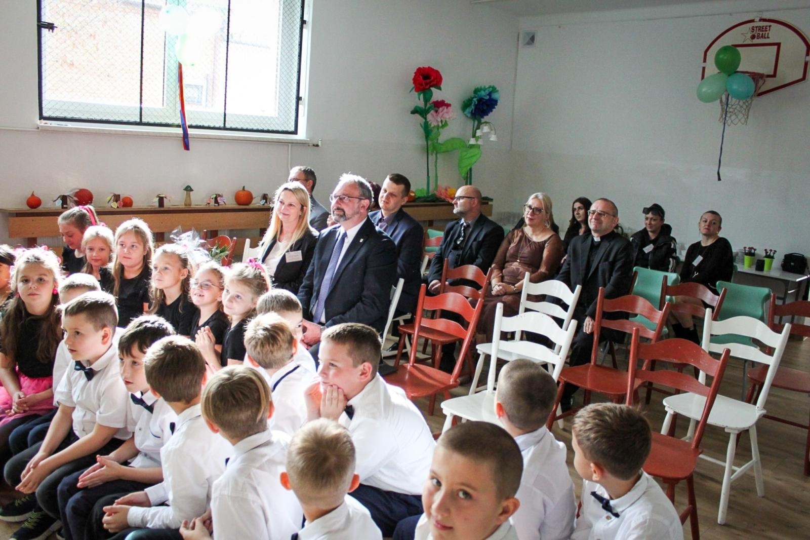 Zdjęcie w galerii na portalu naszraciborz.pl: Zielona lekcja w plenerze. Otwarto Ekopracownię pod chmurką w Babicach wiadomości z regionu