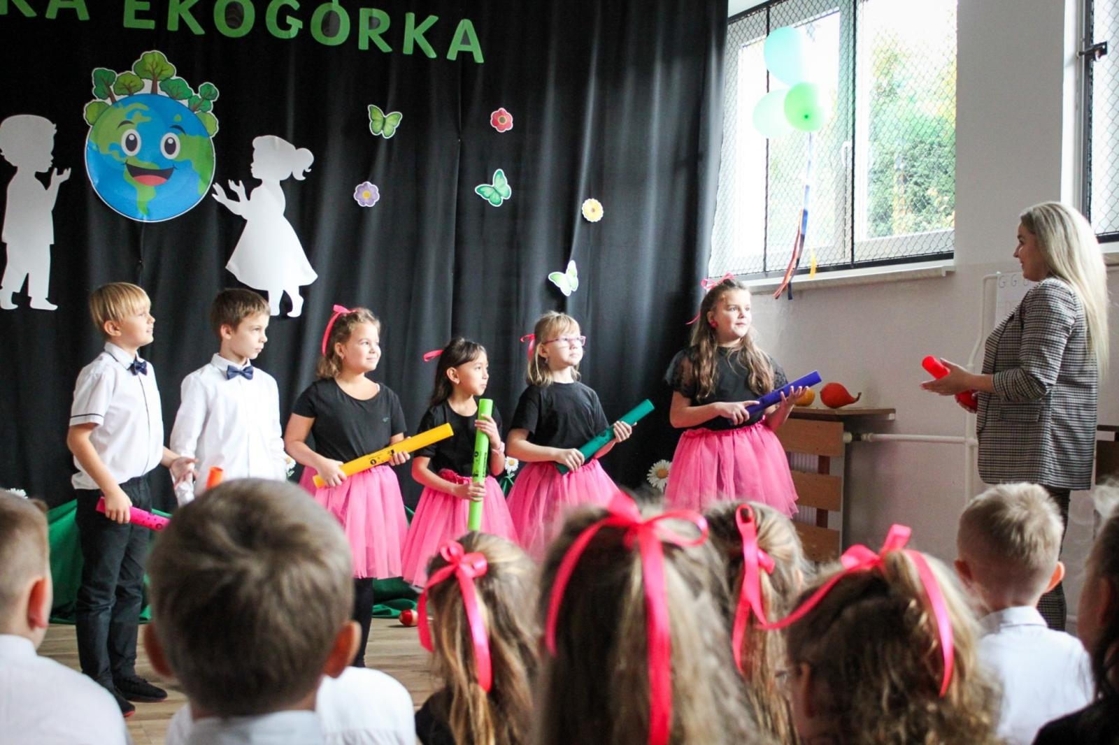 Zdjęcie w galerii na portalu naszraciborz.pl: Zielona lekcja w plenerze. Otwarto Ekopracownię pod chmurką w Babicach wiadomości z regionu