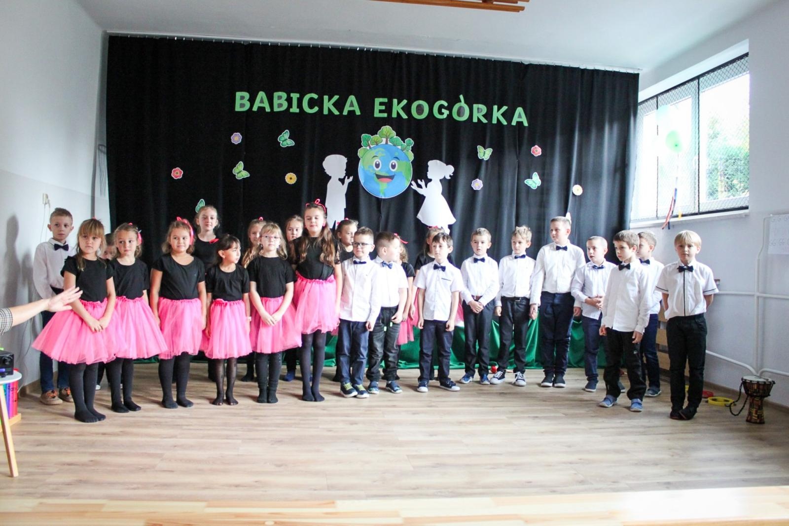 Zdjęcie w galerii na portalu naszraciborz.pl: Zielona lekcja w plenerze. Otwarto Ekopracownię pod chmurką w Babicach wiadomości z regionu