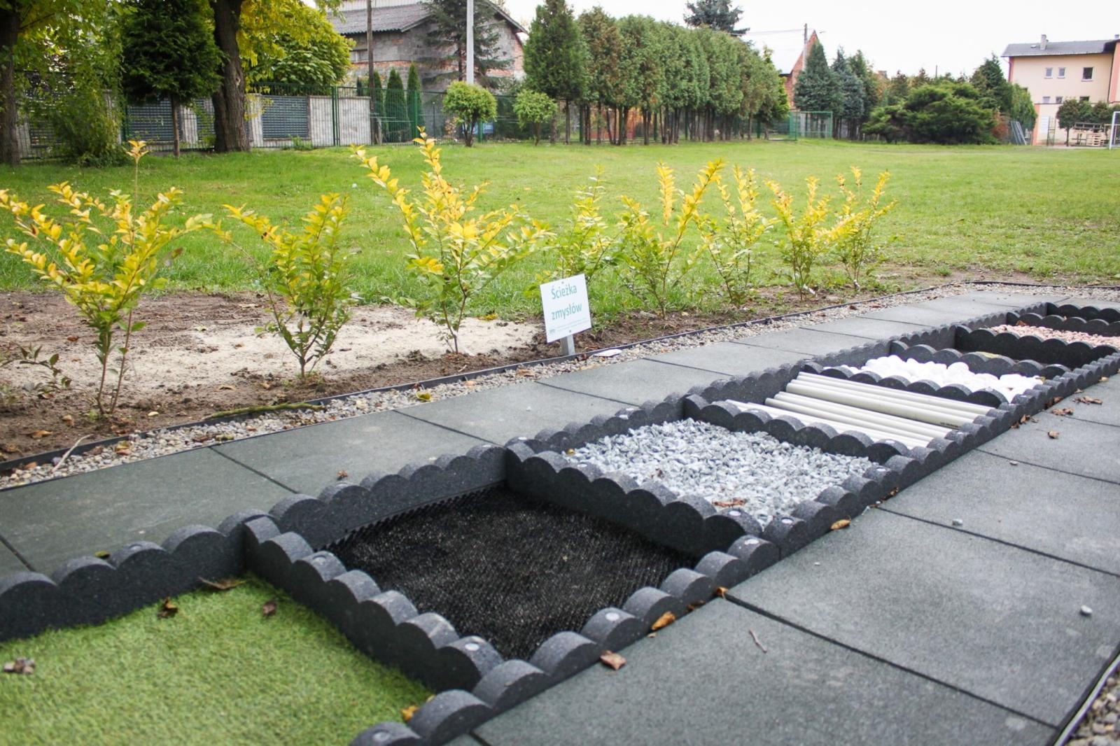Zdjęcie w galerii na portalu naszraciborz.pl: Zielona lekcja w plenerze. Otwarto Ekopracownię pod chmurką w Babicach wiadomości z regionu