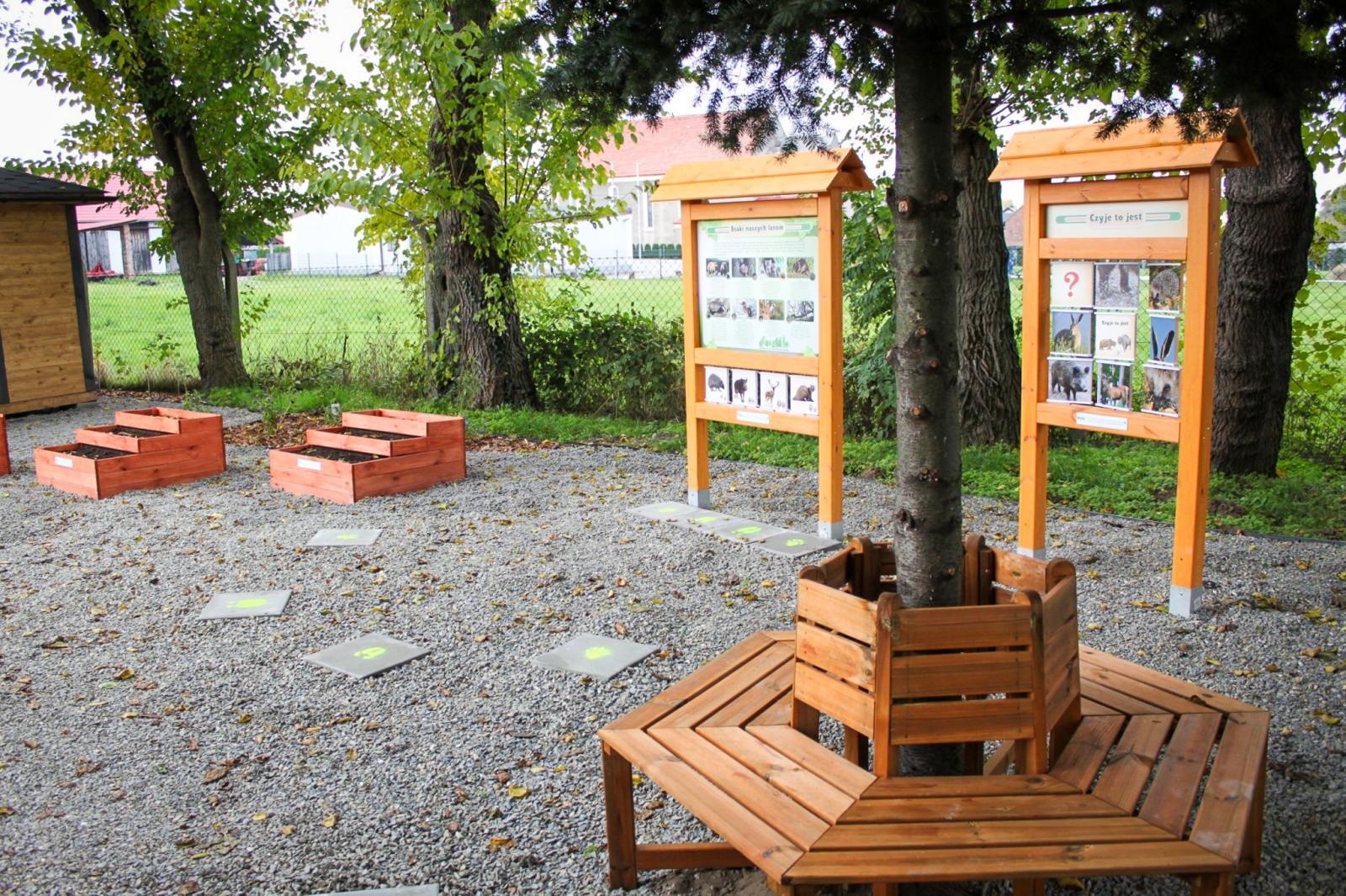 Zdjęcie w galerii na portalu naszraciborz.pl: Zielona lekcja w plenerze. Otwarto Ekopracownię pod chmurką w Babicach wiadomości z regionu