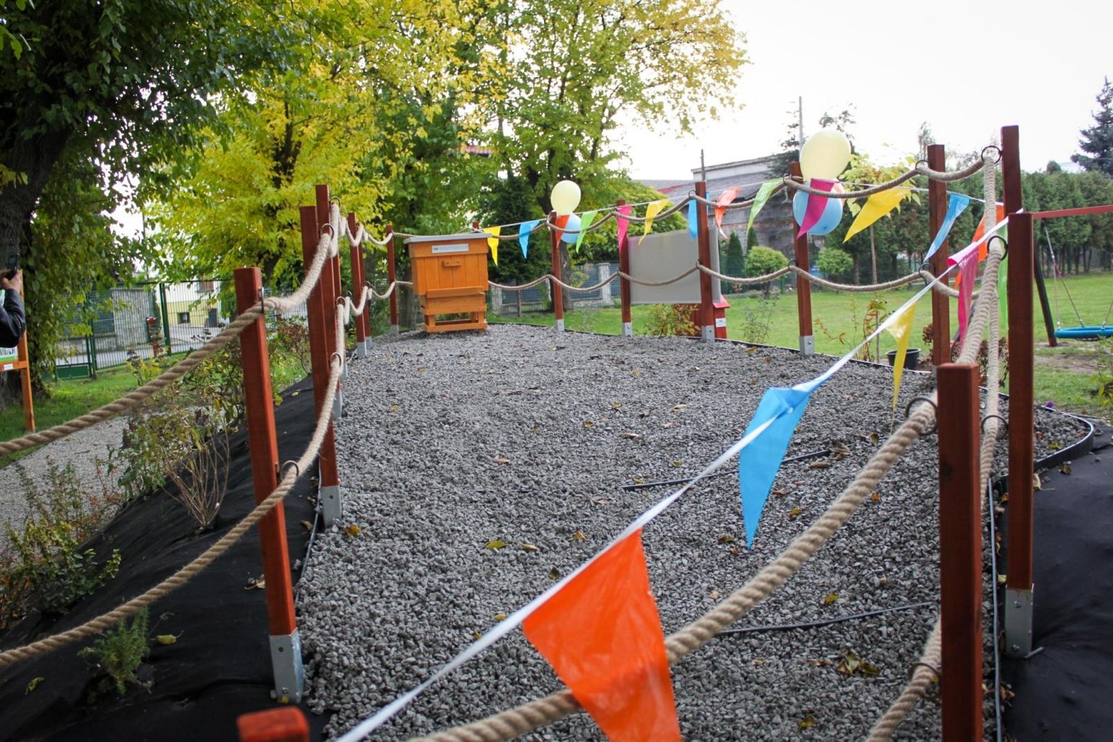 Zdjęcie w galerii na portalu naszraciborz.pl: Zielona lekcja w plenerze. Otwarto Ekopracownię pod chmurką w Babicach wiadomości z regionu