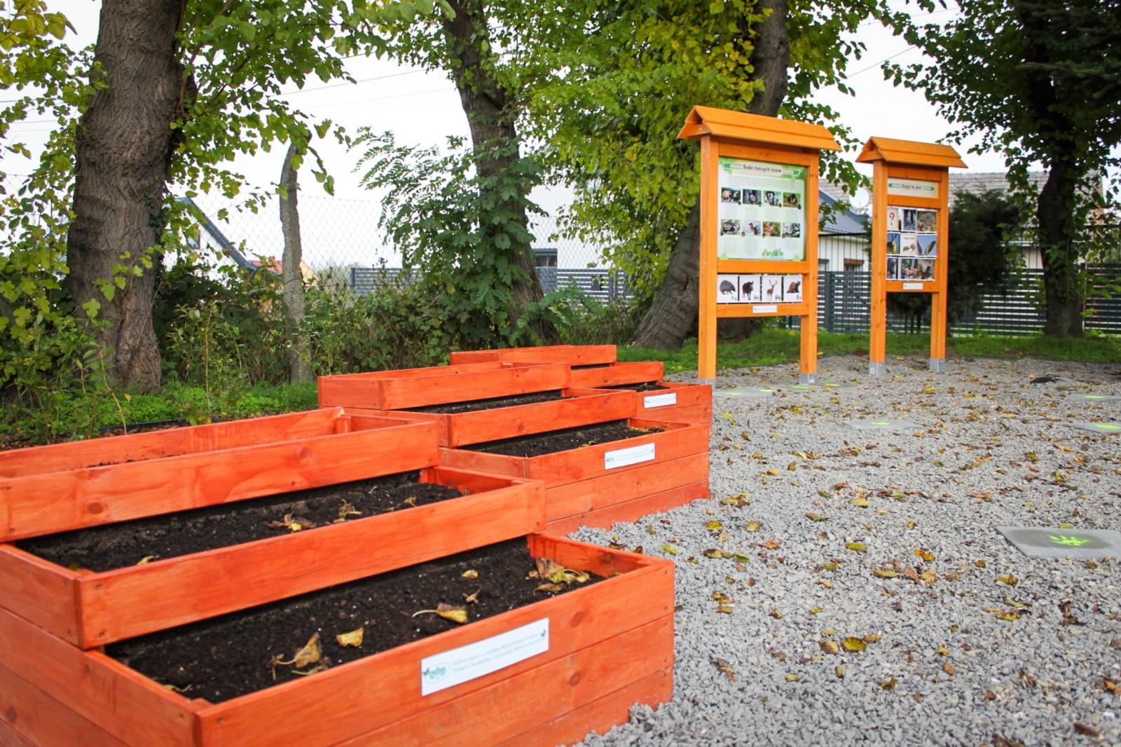 Zdjęcie w galerii na portalu naszraciborz.pl: Zielona lekcja w plenerze. Otwarto Ekopracownię pod chmurką w Babicach wiadomości z regionu