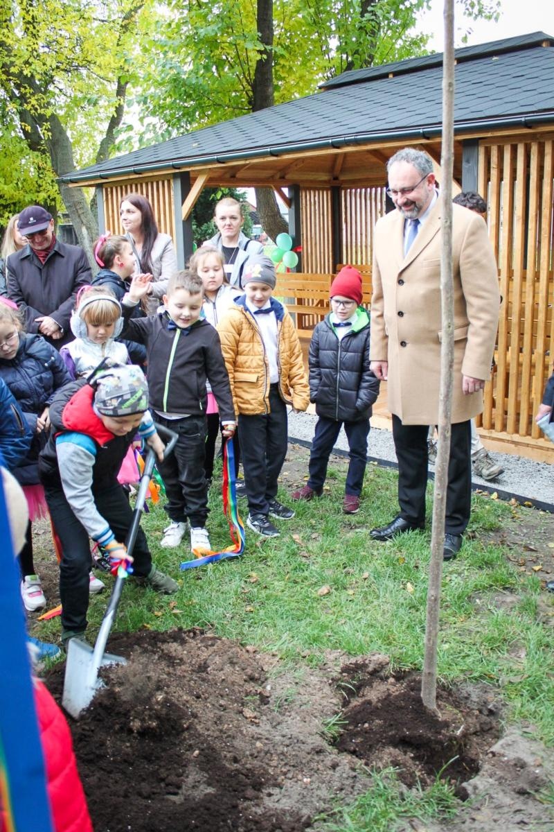 Zdjęcie w galerii na portalu naszraciborz.pl: Zielona lekcja w plenerze. Otwarto Ekopracownię pod chmurką w Babicach wiadomości z regionu