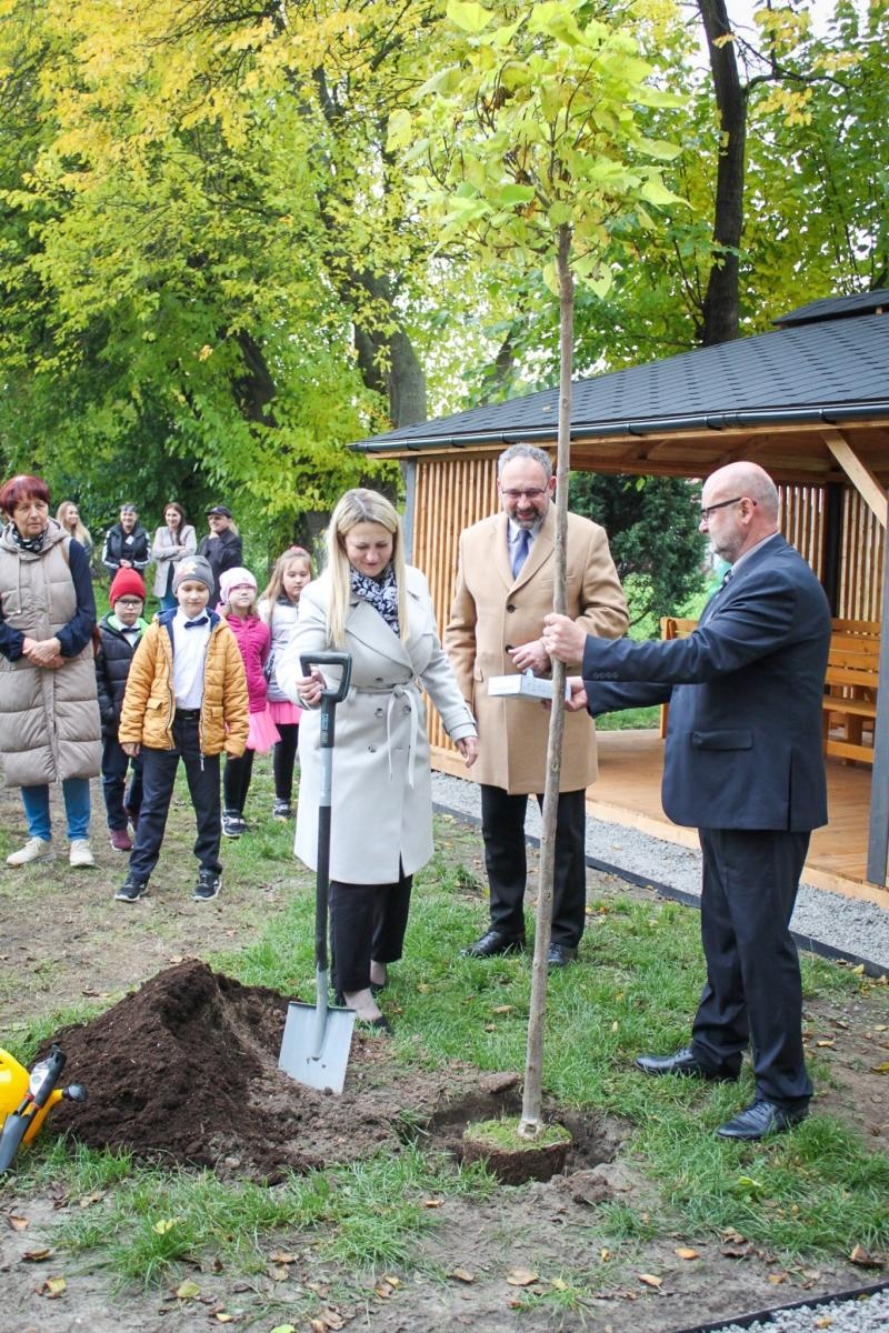 Zdjęcie w galerii na portalu naszraciborz.pl: Zielona lekcja w plenerze. Otwarto Ekopracownię pod chmurką w Babicach wiadomości z regionu