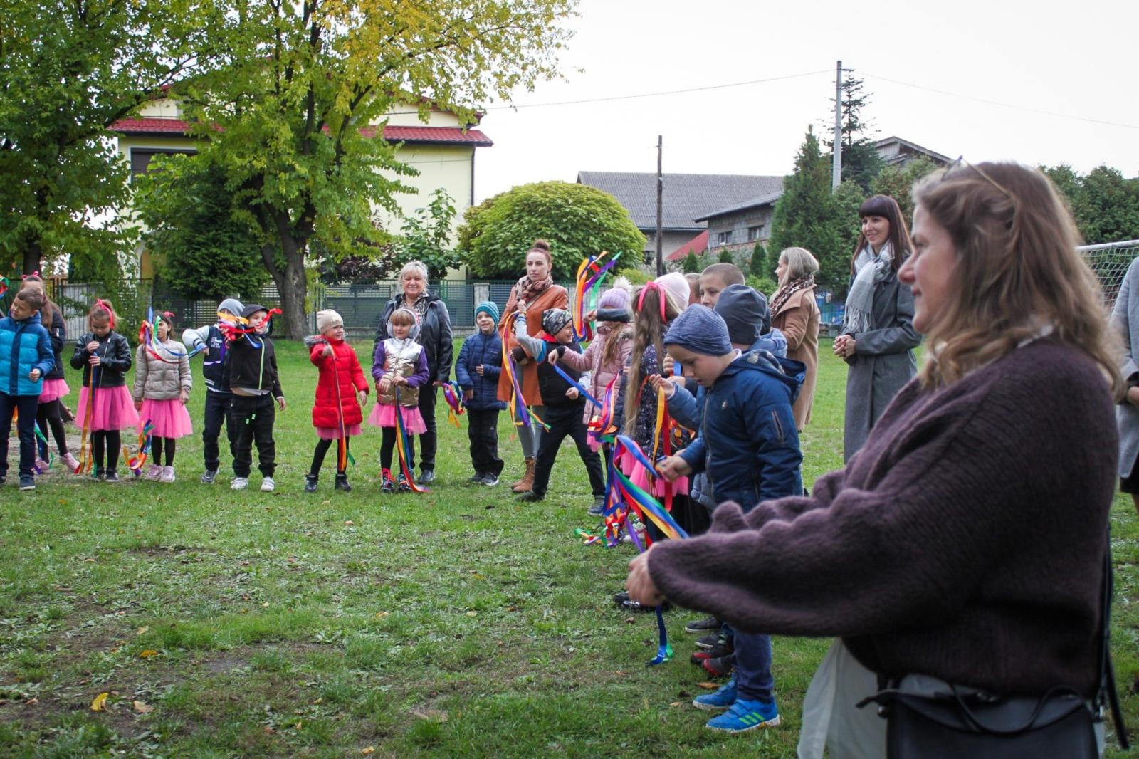 Zdjęcie w galerii na portalu naszraciborz.pl: Zielona lekcja w plenerze. Otwarto Ekopracownię pod chmurką w Babicach wiadomości z regionu