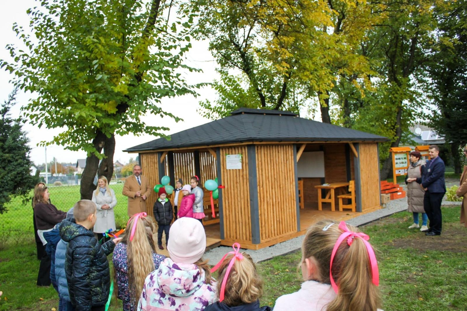 Zdjęcie w galerii na portalu naszraciborz.pl: Zielona lekcja w plenerze. Otwarto Ekopracownię pod chmurką w Babicach wiadomości z regionu