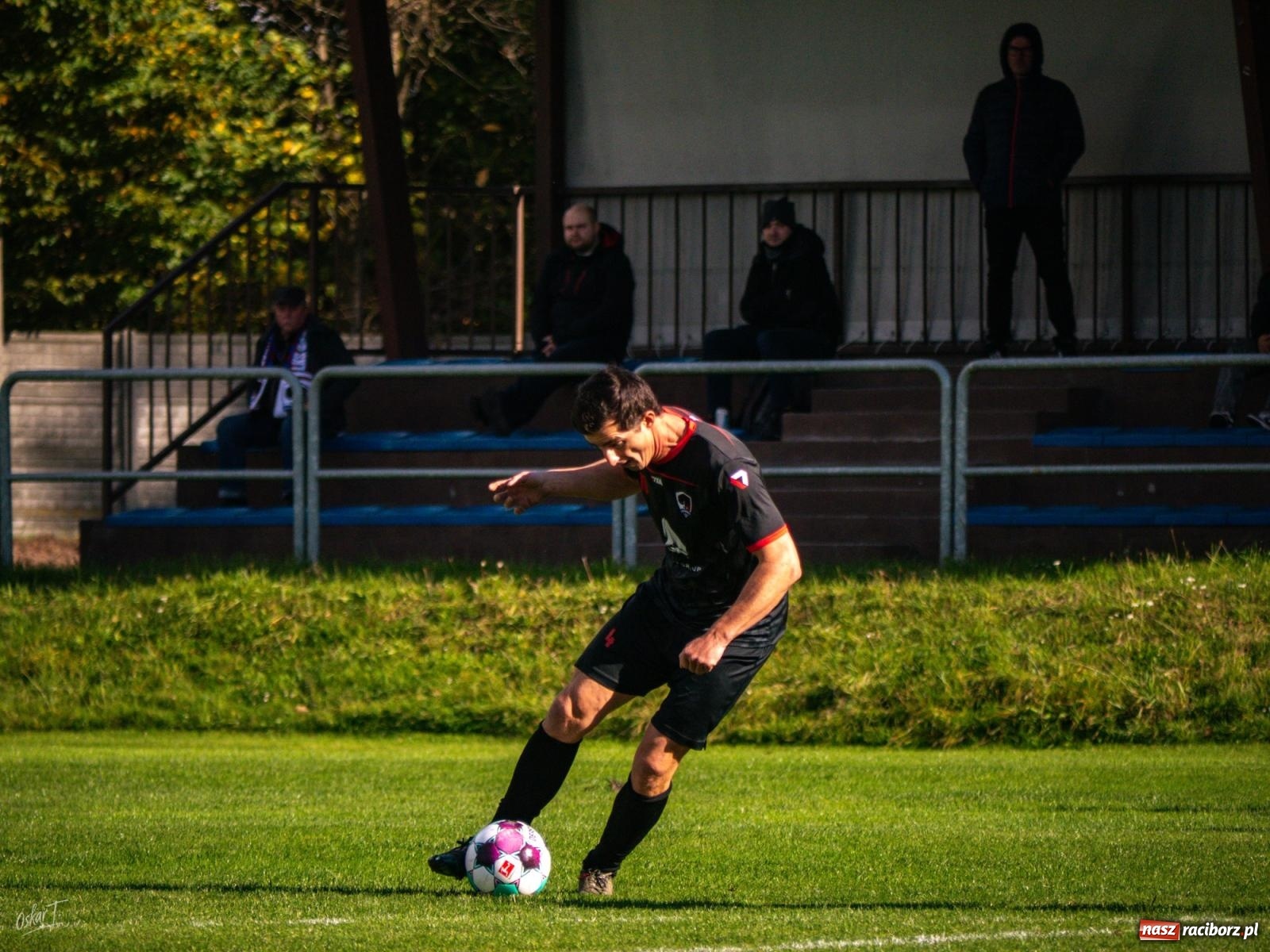 Zdjęcie w galerii na portalu naszraciborz.pl: Nerwowo i czerwono w starciu Nędzy z Borowikiem [FOTO] wiadomości z regionu