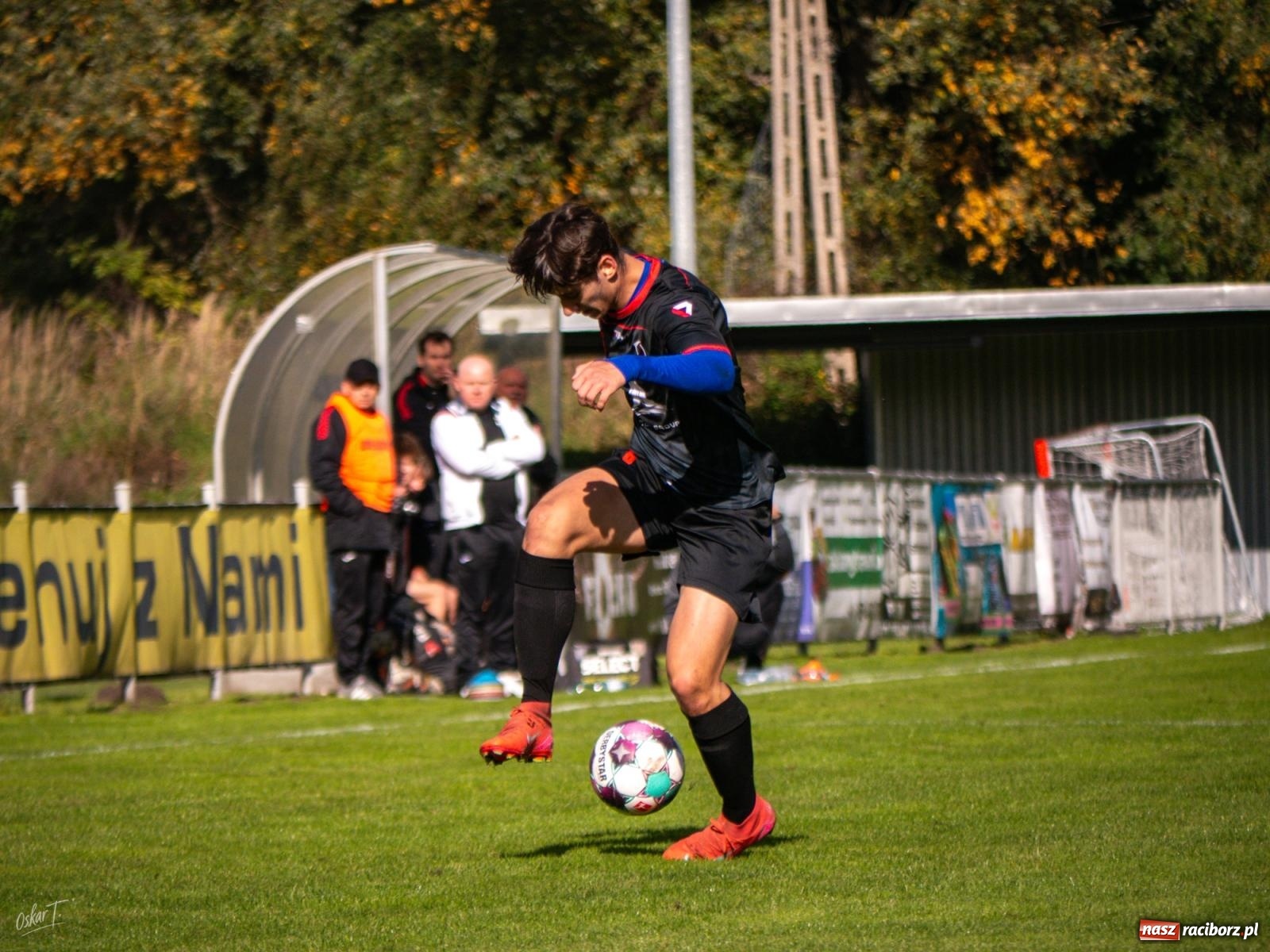 Zdjęcie w galerii na portalu naszraciborz.pl: Nerwowo i czerwono w starciu Nędzy z Borowikiem [FOTO] wiadomości z regionu