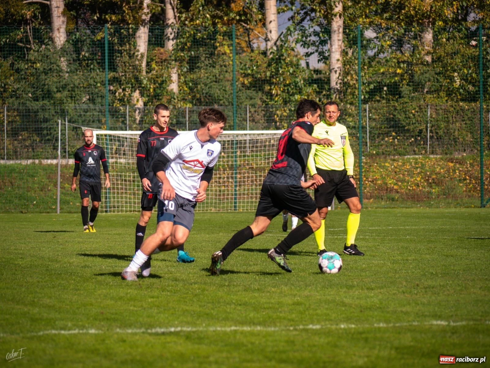 Zdjęcie w galerii na portalu naszraciborz.pl: Nerwowo i czerwono w starciu Nędzy z Borowikiem [FOTO] wiadomości z regionu