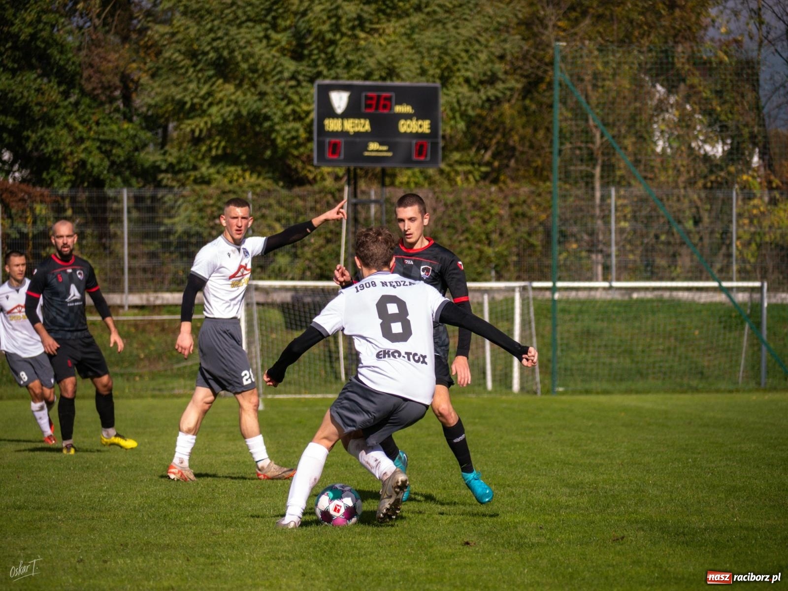 Zdjęcie w galerii na portalu naszraciborz.pl: Nerwowo i czerwono w starciu Nędzy z Borowikiem [FOTO] wiadomości z regionu