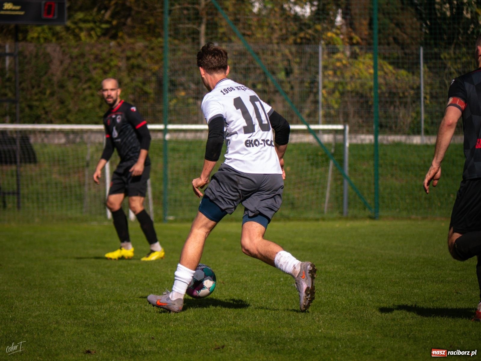 Zdjęcie w galerii na portalu naszraciborz.pl: Nerwowo i czerwono w starciu Nędzy z Borowikiem [FOTO] wiadomości z regionu
