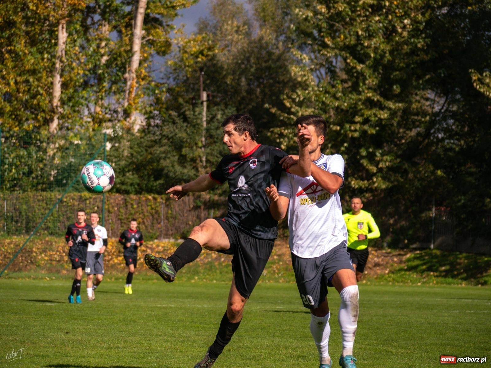 Zdjęcie w galerii na portalu naszraciborz.pl: Nerwowo i czerwono w starciu Nędzy z Borowikiem [FOTO] wiadomości z regionu