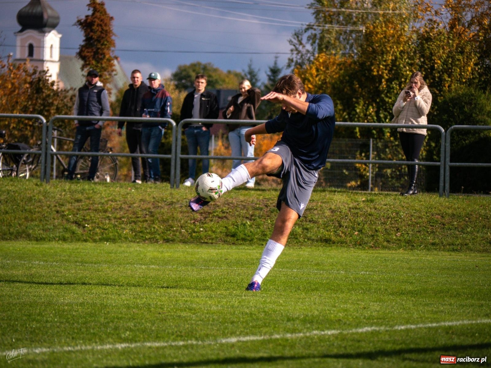 Zdjęcie w galerii na portalu naszraciborz.pl: Nerwowo i czerwono w starciu Nędzy z Borowikiem [FOTO] wiadomości z regionu
