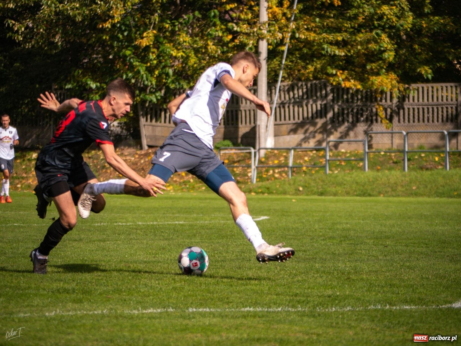 Zdjęcie w galerii na portalu naszraciborz.pl: Nerwowo i czerwono w starciu Nędzy z Borowikiem [FOTO] wiadomości z regionu