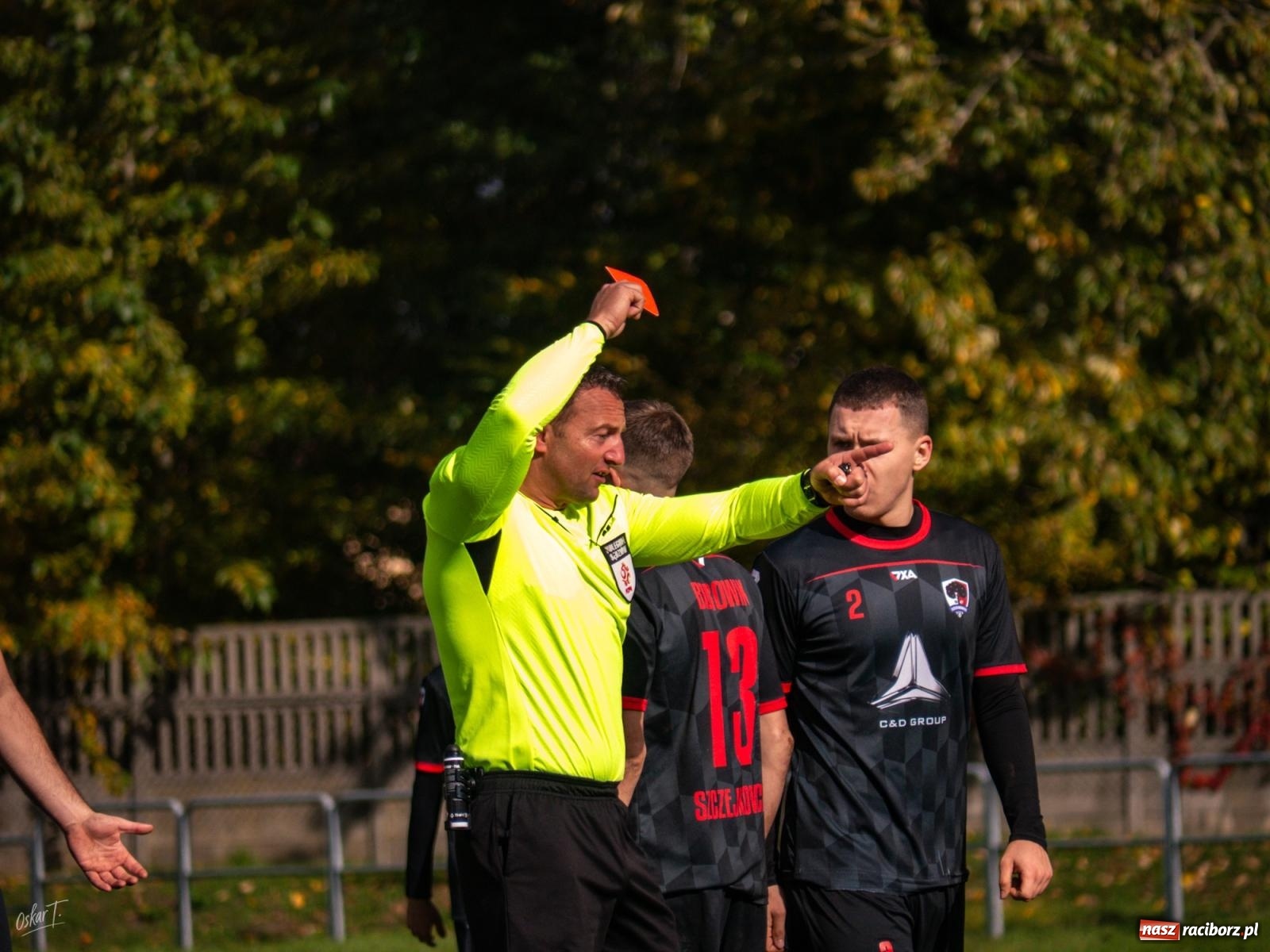 Zdjęcie w galerii na portalu naszraciborz.pl: Nerwowo i czerwono w starciu Nędzy z Borowikiem [FOTO] wiadomości z regionu