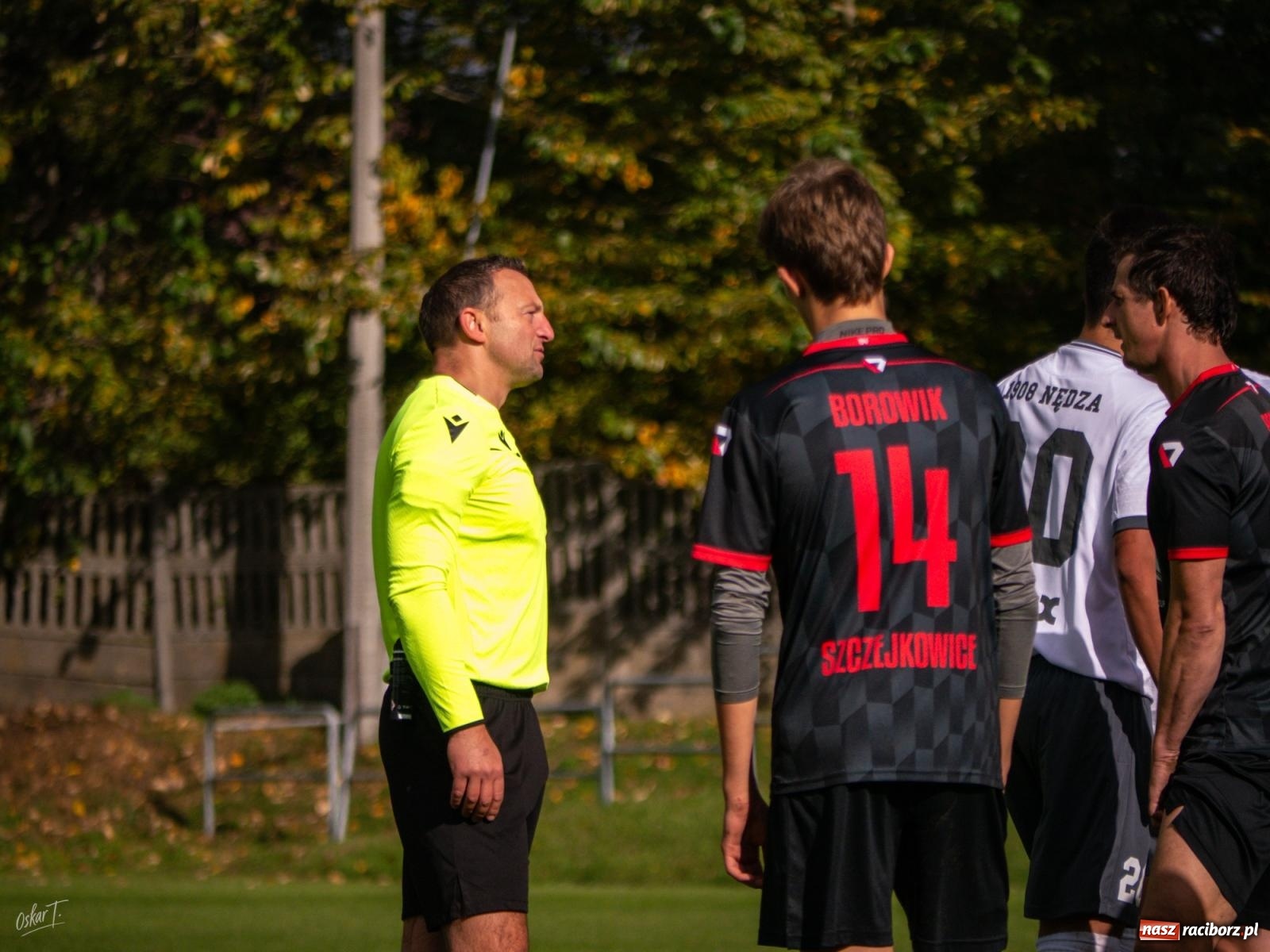 Zdjęcie w galerii na portalu naszraciborz.pl: Nerwowo i czerwono w starciu Nędzy z Borowikiem [FOTO] wiadomości z regionu
