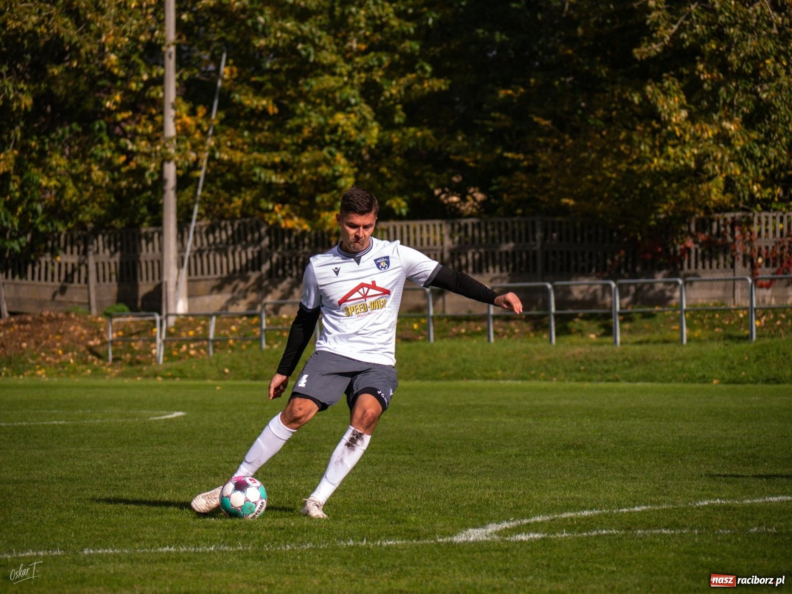 Zdjęcie w galerii na portalu naszraciborz.pl: Nerwowo i czerwono w starciu Nędzy z Borowikiem [FOTO] wiadomości z regionu