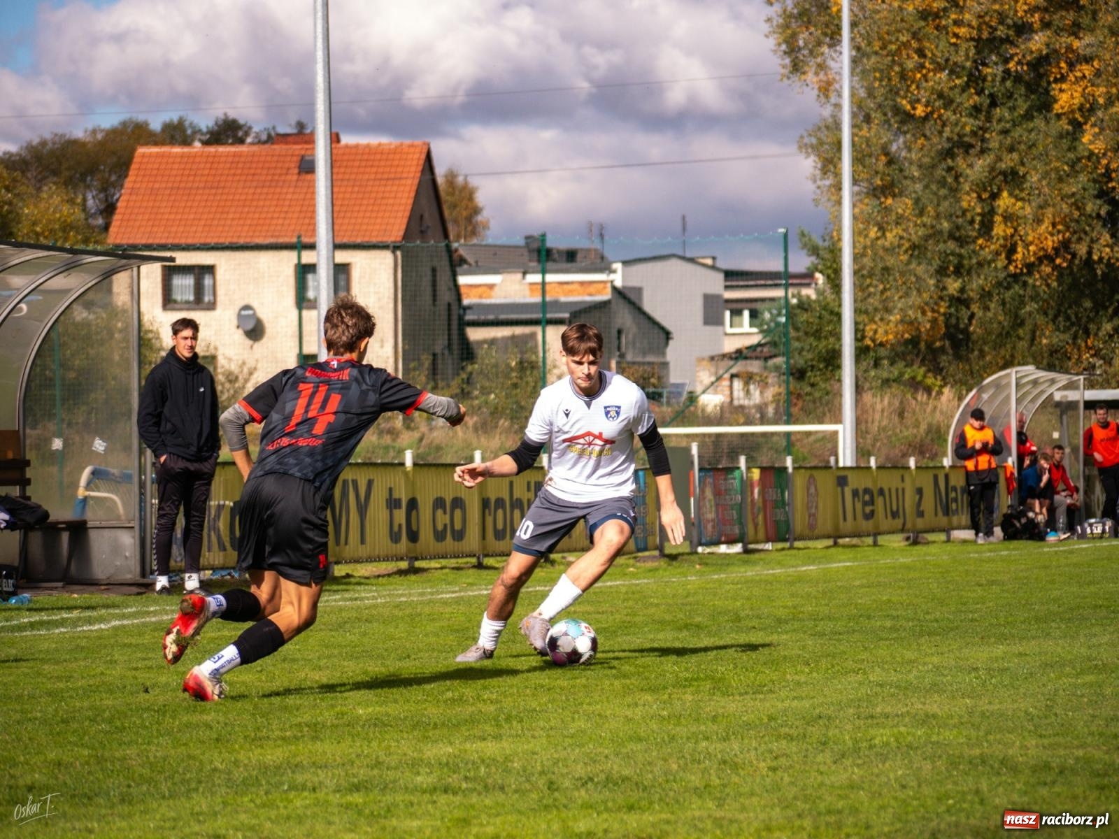Zdjęcie w galerii na portalu naszraciborz.pl: Nerwowo i czerwono w starciu Nędzy z Borowikiem [FOTO] wiadomości z regionu