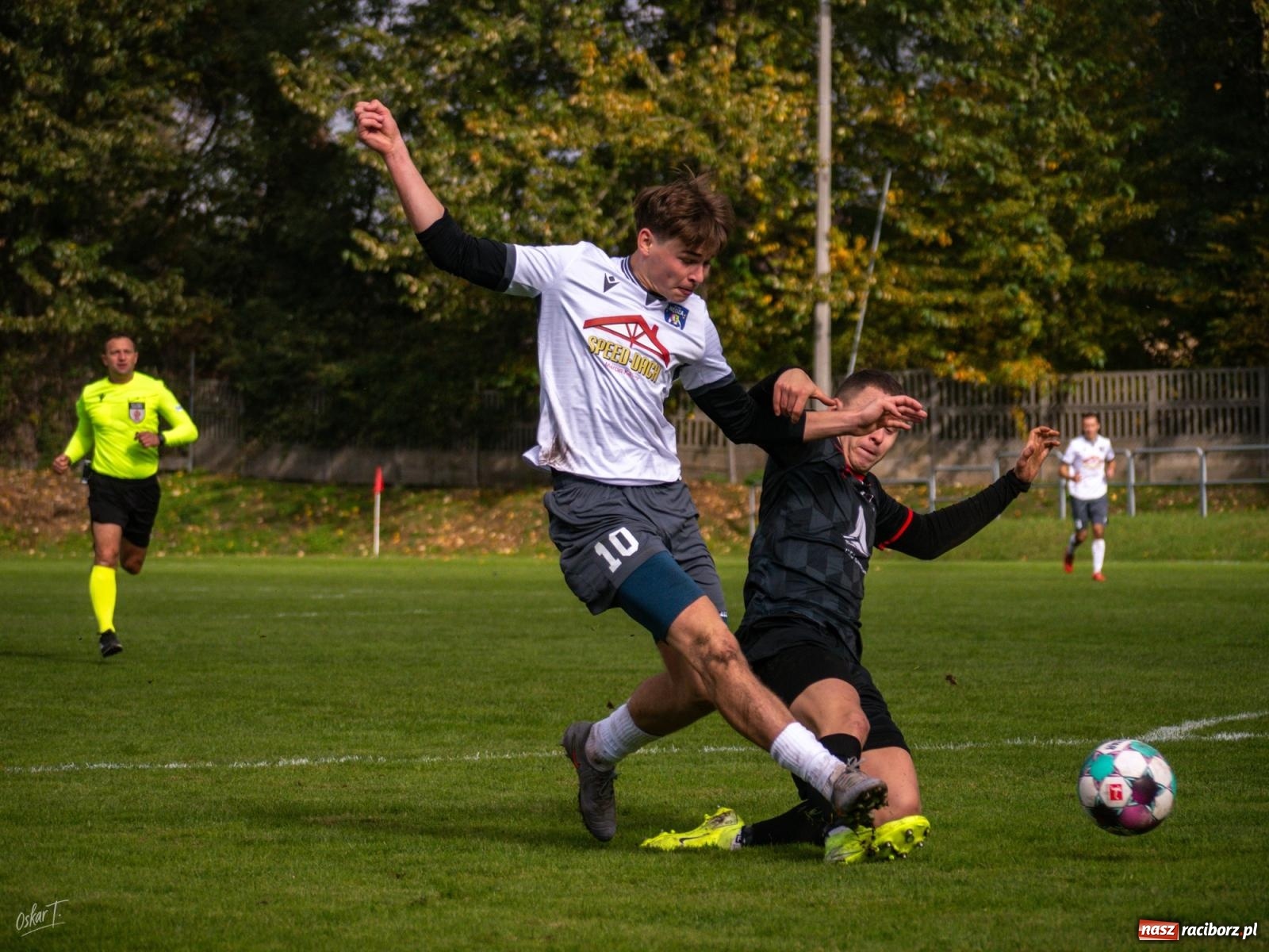 Zdjęcie w galerii na portalu naszraciborz.pl: Nerwowo i czerwono w starciu Nędzy z Borowikiem [FOTO] wiadomości z regionu