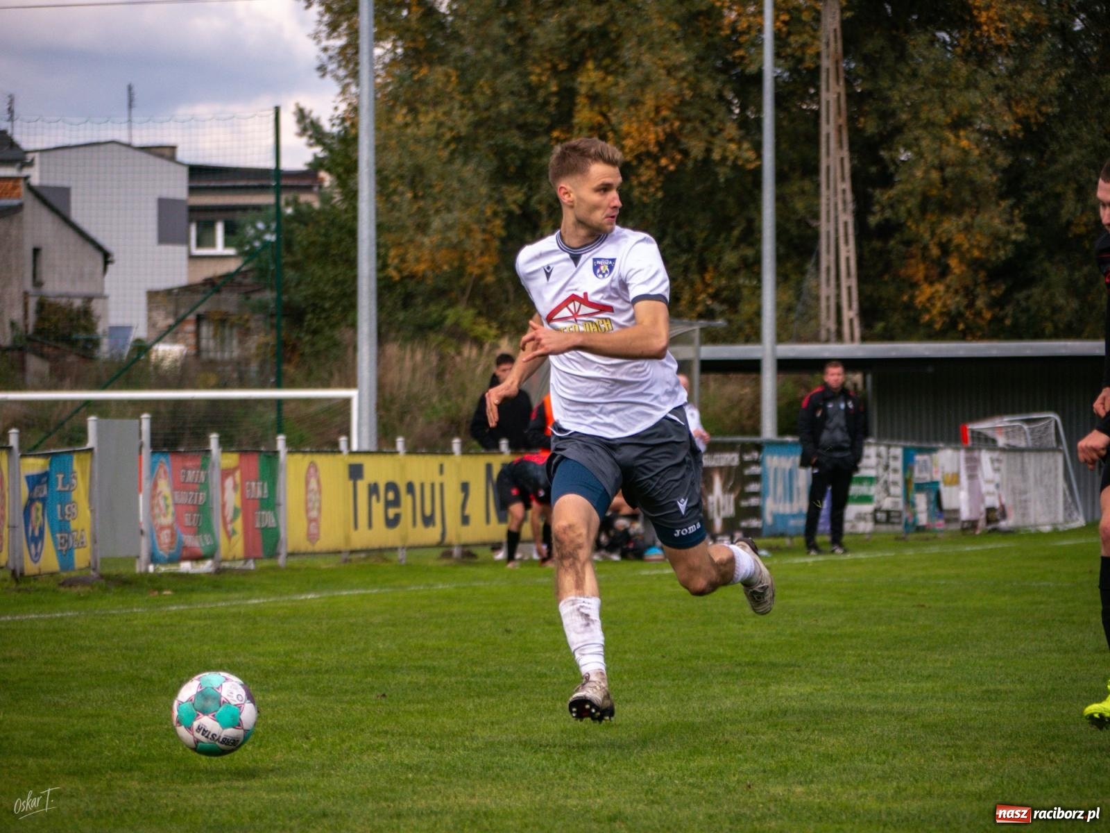 Zdjęcie w galerii na portalu naszraciborz.pl: Nerwowo i czerwono w starciu Nędzy z Borowikiem [FOTO] wiadomości z regionu
