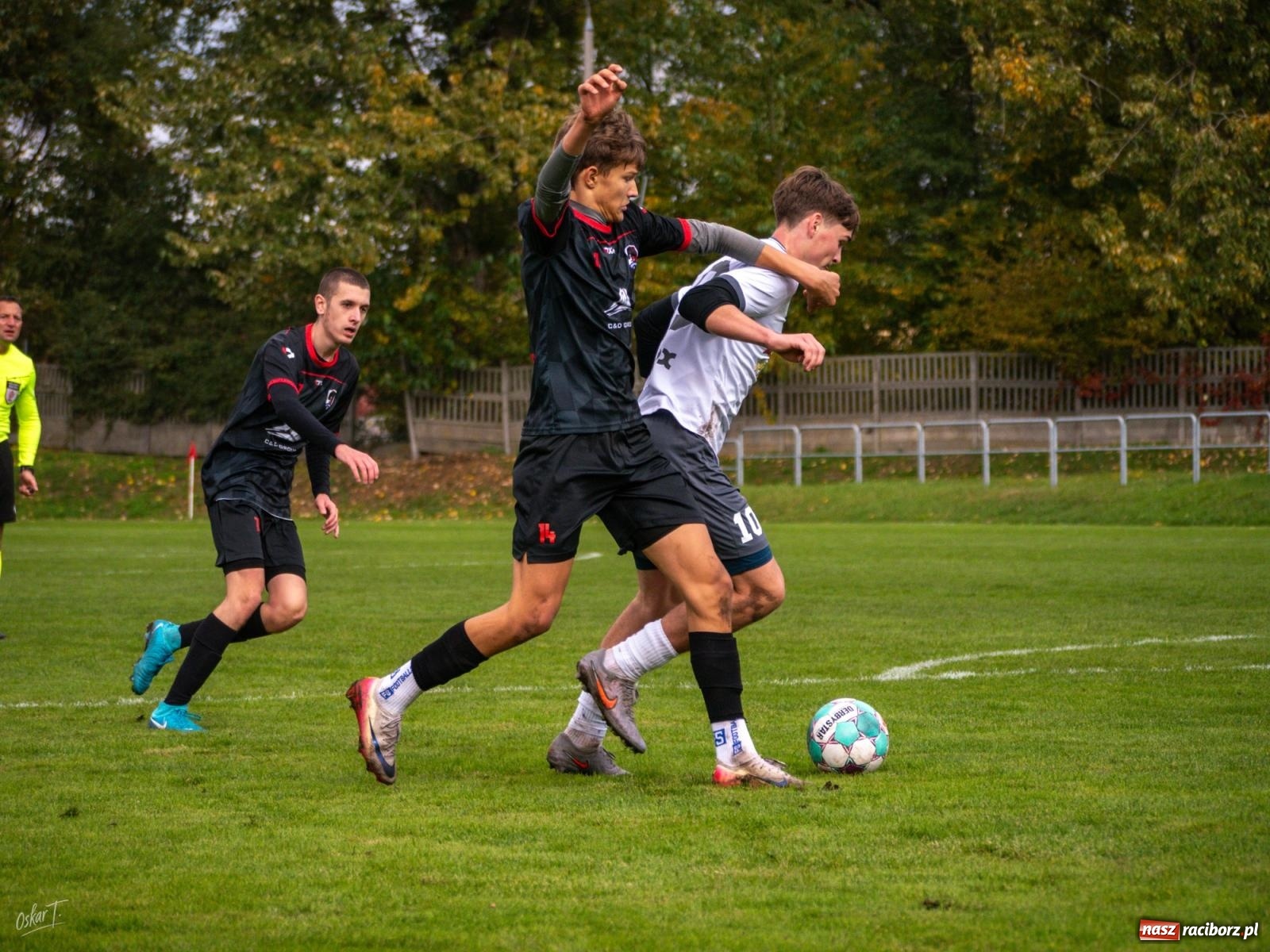 Zdjęcie w galerii na portalu naszraciborz.pl: Nerwowo i czerwono w starciu Nędzy z Borowikiem [FOTO] wiadomości z regionu