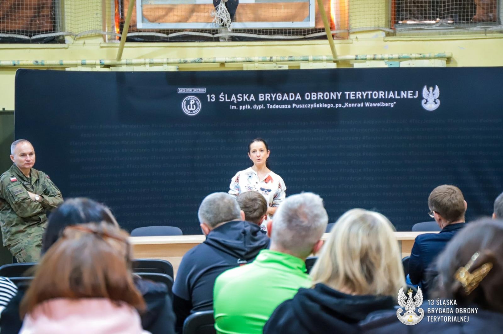 Zdjęcie w galerii na portalu naszraciborz.pl: Kuźnia Raciborska: śląscy urzędnicy pod okiem żołnierzy 13. ŚBOT wiadomości z regionu