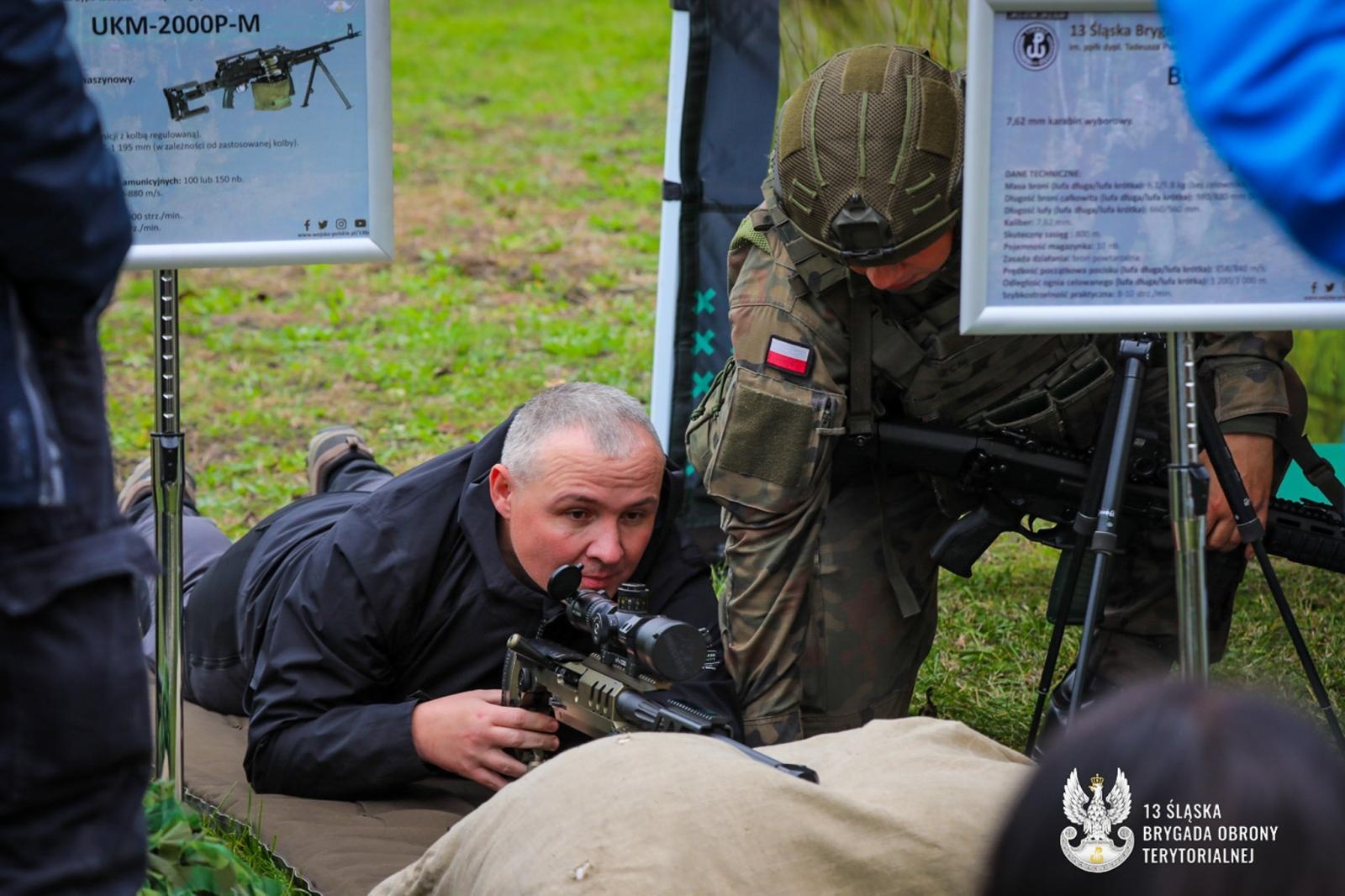 Zdjęcie w galerii na portalu naszraciborz.pl: Kuźnia Raciborska: śląscy urzędnicy pod okiem żołnierzy 13. ŚBOT wiadomości z regionu