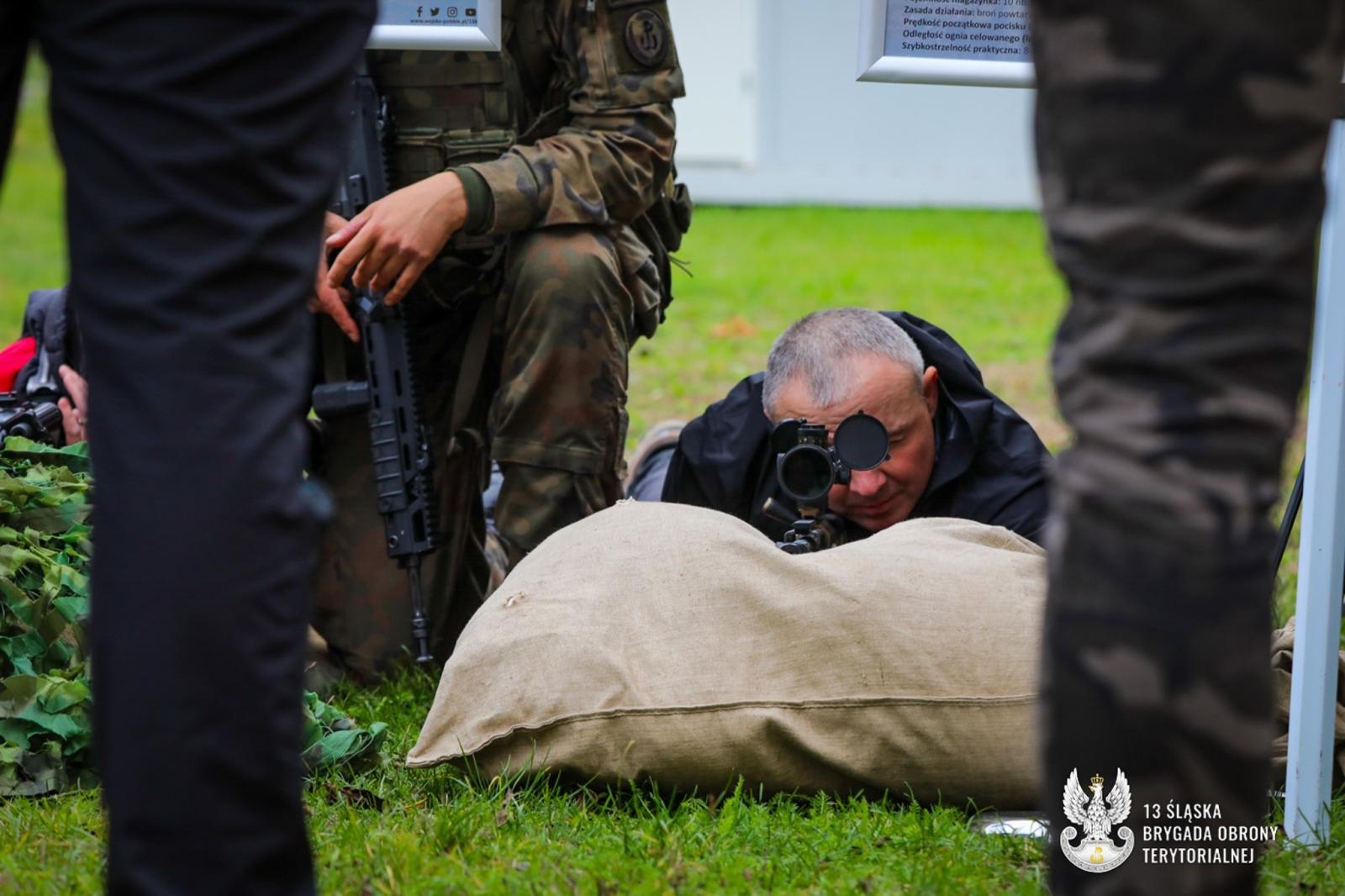 Zdjęcie w galerii na portalu naszraciborz.pl: Kuźnia Raciborska: śląscy urzędnicy pod okiem żołnierzy 13. ŚBOT wiadomości z regionu