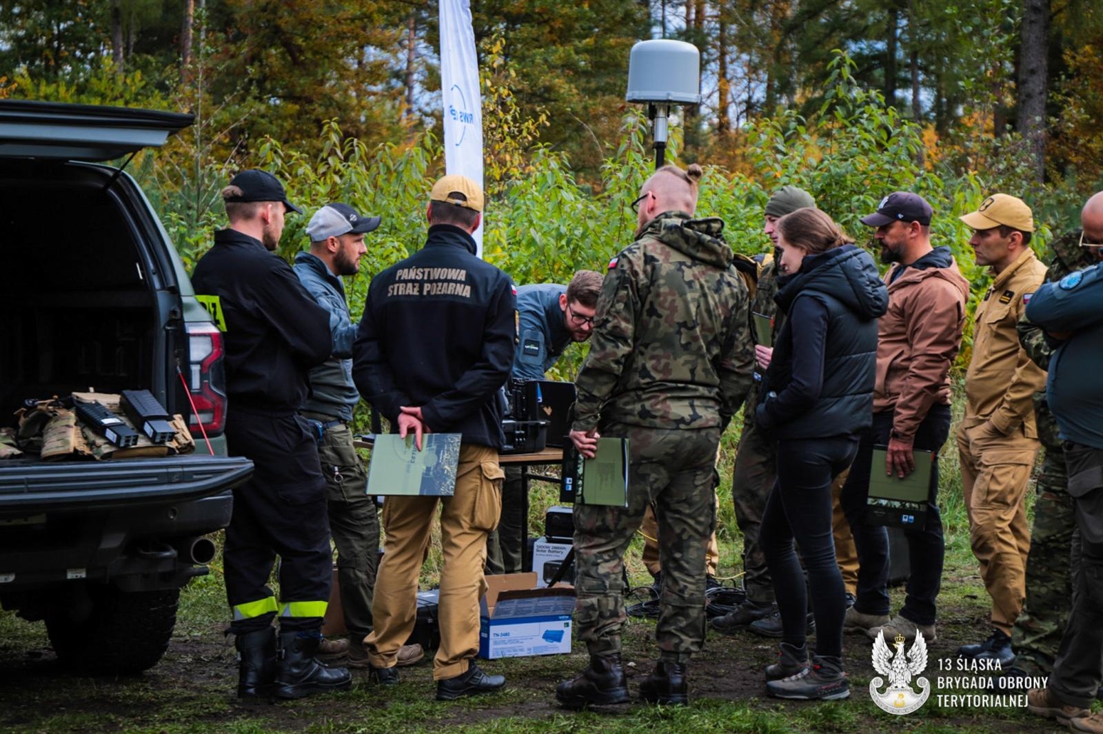 Zdjęcie w galerii na portalu naszraciborz.pl: Kuźnia Raciborska: śląscy urzędnicy pod okiem żołnierzy 13. ŚBOT wiadomości z regionu