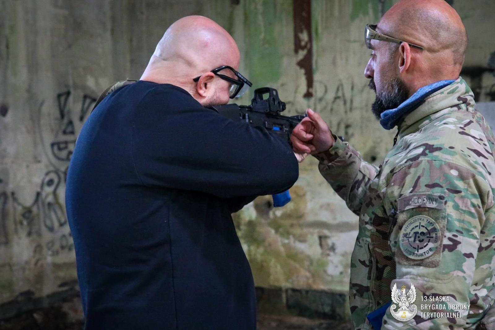 Zdjęcie w galerii na portalu naszraciborz.pl: Kuźnia Raciborska: śląscy urzędnicy pod okiem żołnierzy 13. ŚBOT wiadomości z regionu