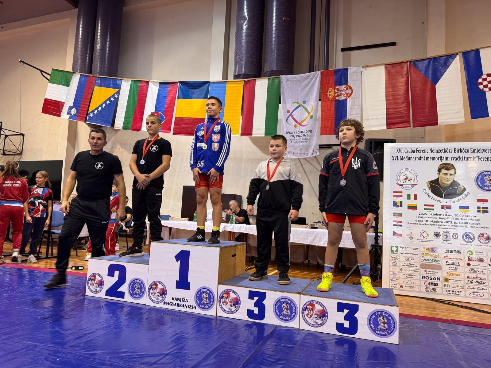 Zdjęcie w galerii na portalu naszraciborz.pl: Raciborscy zapaśnicy z medalami w Serbii! wiadomości z regionu