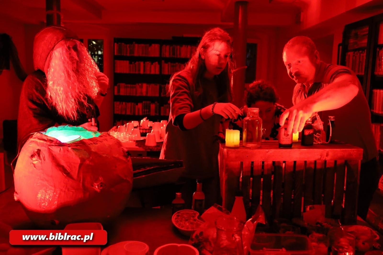 Zdjęcie w galerii na portalu naszraciborz.pl: Raz, dwa, trzy… Baba Jaga patrzy! Za nami Noc Bibliotek w Raciborzu wiadomości z regionu