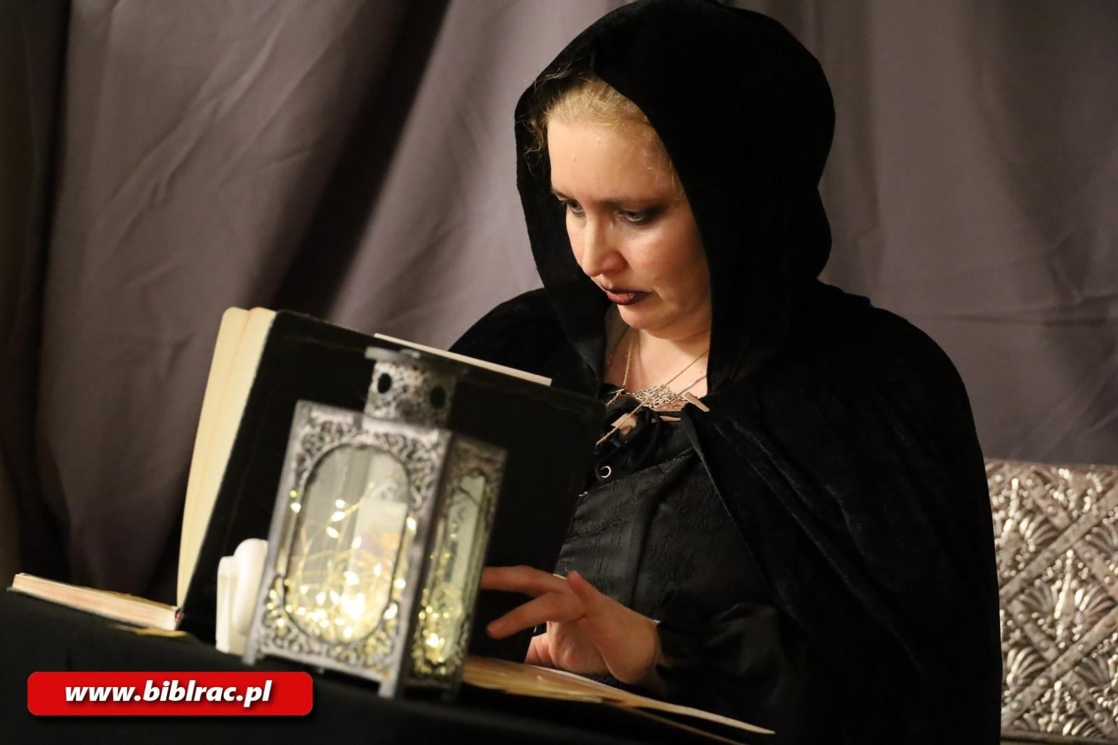 Zdjęcie w galerii na portalu naszraciborz.pl: Raz, dwa, trzy… Baba Jaga patrzy! Za nami Noc Bibliotek w Raciborzu wiadomości z regionu