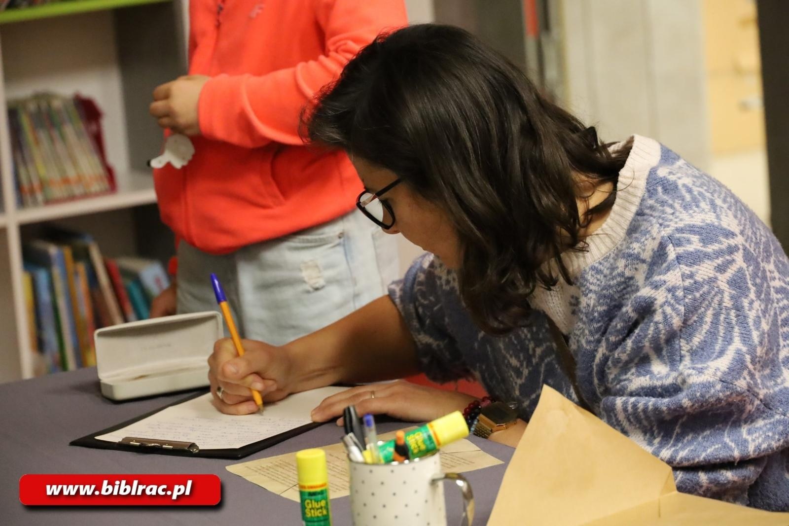 Zdjęcie w galerii na portalu naszraciborz.pl: Raz, dwa, trzy… Baba Jaga patrzy! Za nami Noc Bibliotek w Raciborzu wiadomości z regionu