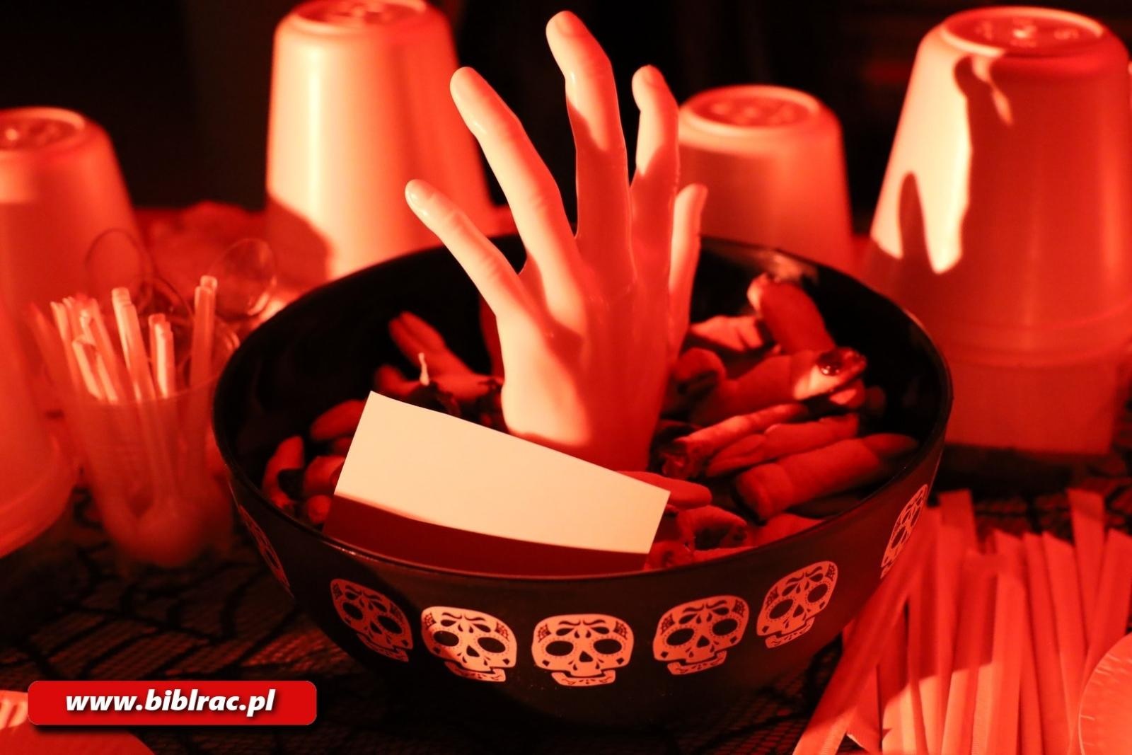 Zdjęcie w galerii na portalu naszraciborz.pl: Raz, dwa, trzy… Baba Jaga patrzy! Za nami Noc Bibliotek w Raciborzu wiadomości z regionu