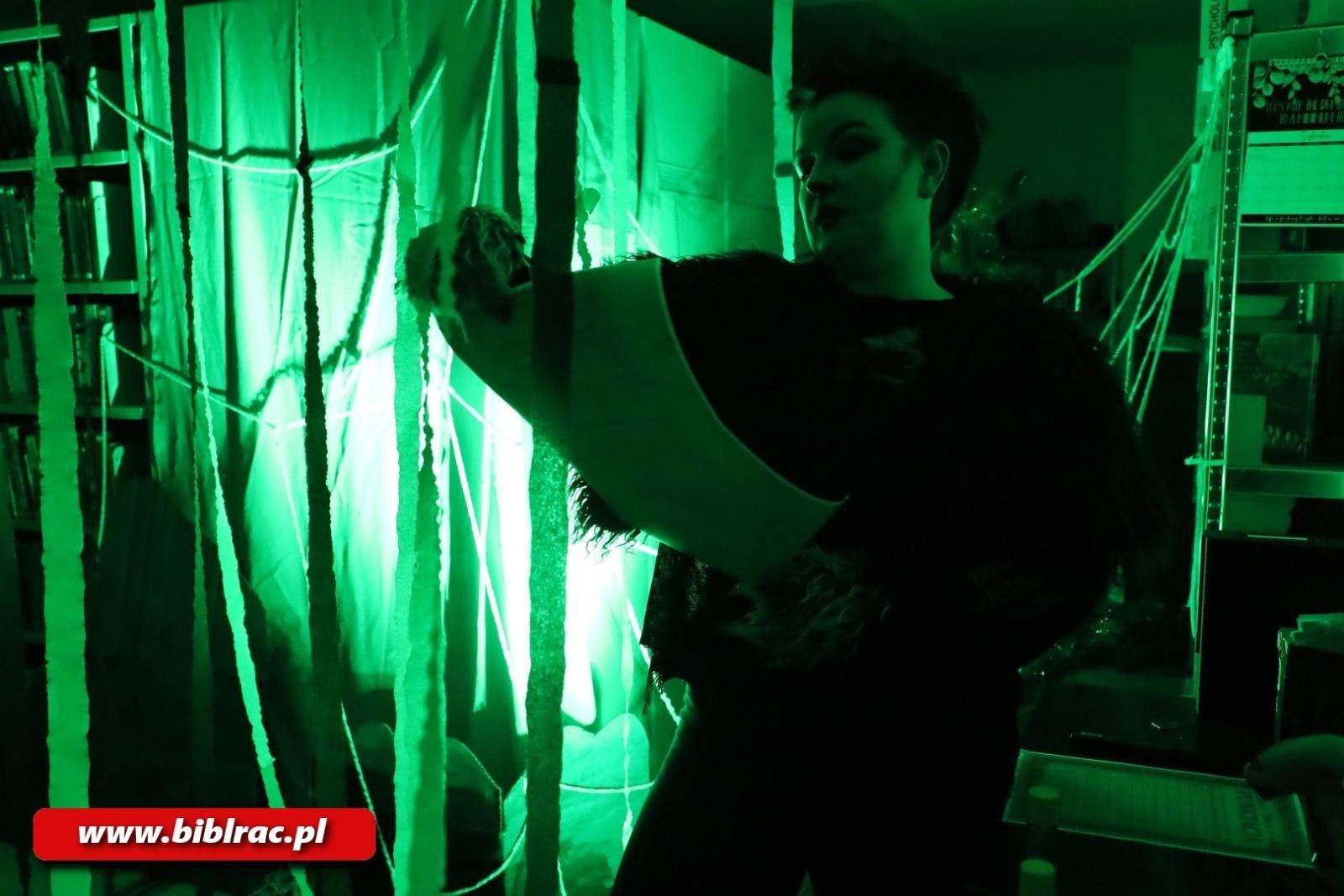 Zdjęcie w galerii na portalu naszraciborz.pl: Raz, dwa, trzy… Baba Jaga patrzy! Za nami Noc Bibliotek w Raciborzu wiadomości z regionu