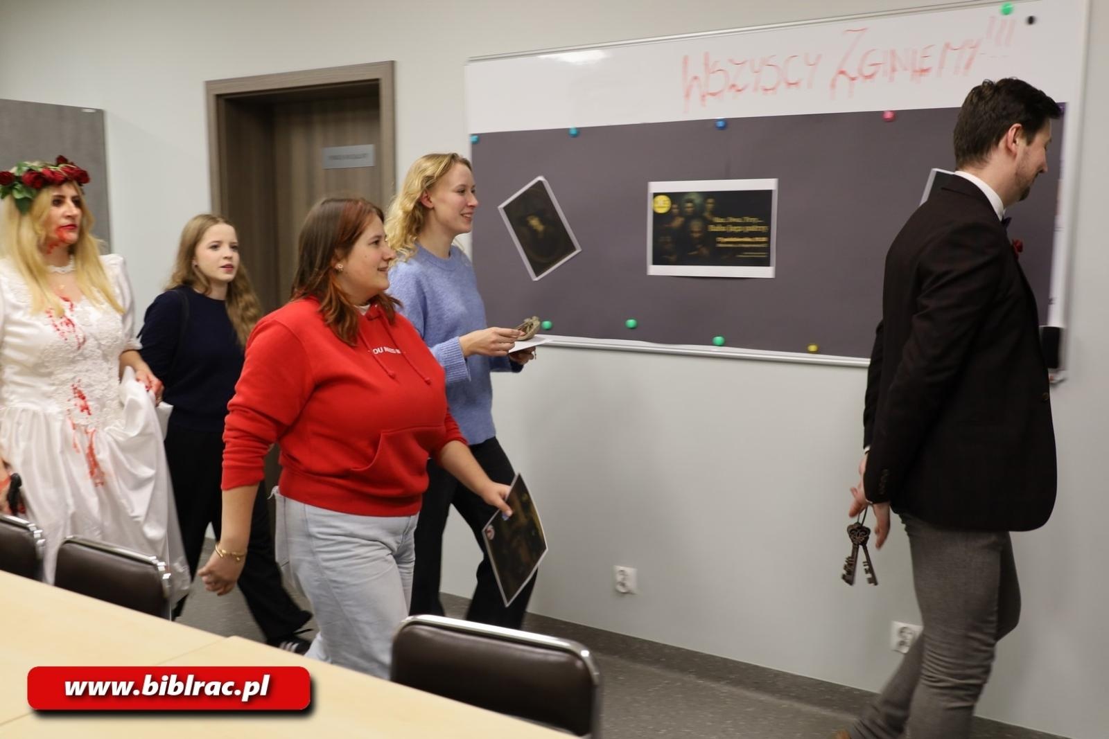 Zdjęcie w galerii na portalu naszraciborz.pl: Raz, dwa, trzy… Baba Jaga patrzy! Za nami Noc Bibliotek w Raciborzu wiadomości z regionu