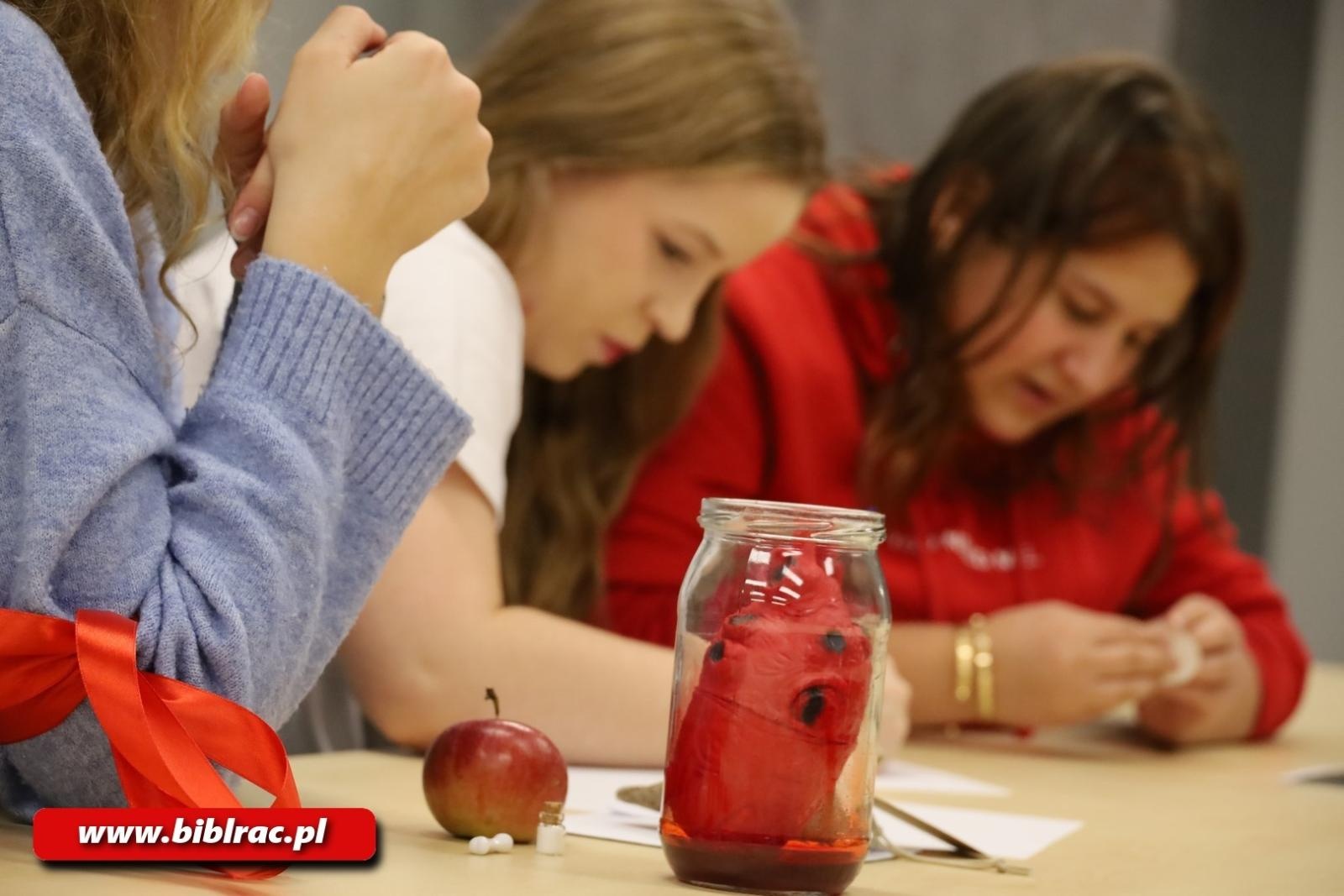 Zdjęcie w galerii na portalu naszraciborz.pl: Raz, dwa, trzy… Baba Jaga patrzy! Za nami Noc Bibliotek w Raciborzu wiadomości z regionu