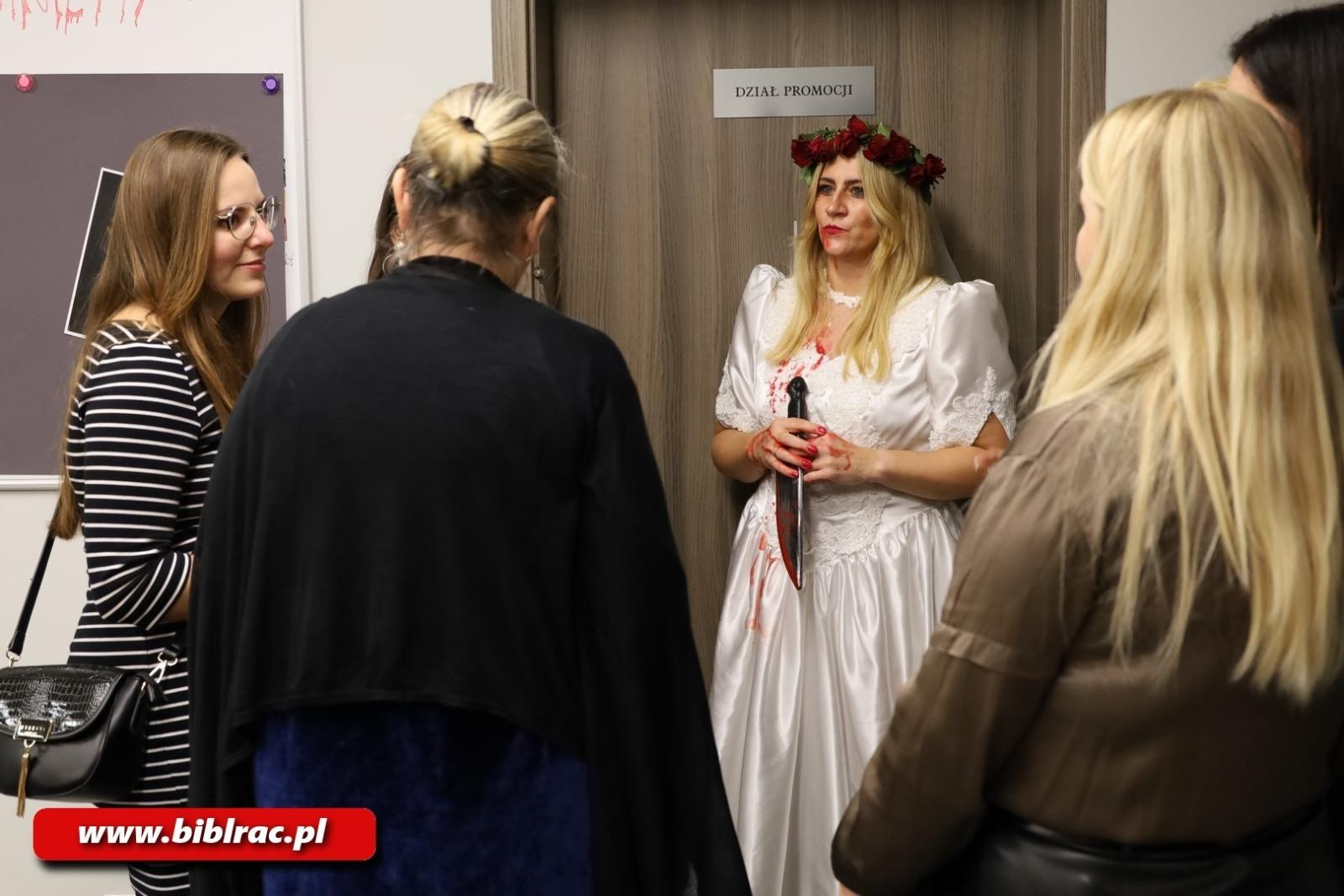 Zdjęcie w galerii na portalu naszraciborz.pl: Raz, dwa, trzy… Baba Jaga patrzy! Za nami Noc Bibliotek w Raciborzu wiadomości z regionu