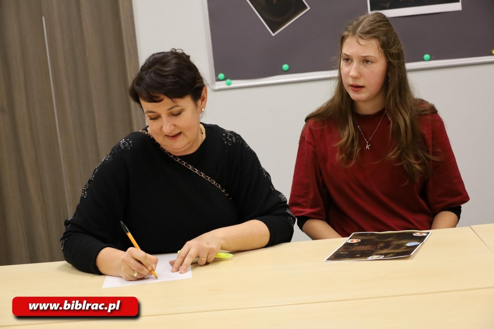 Zdjęcie w galerii na portalu naszraciborz.pl: Raz, dwa, trzy… Baba Jaga patrzy! Za nami Noc Bibliotek w Raciborzu wiadomości z regionu