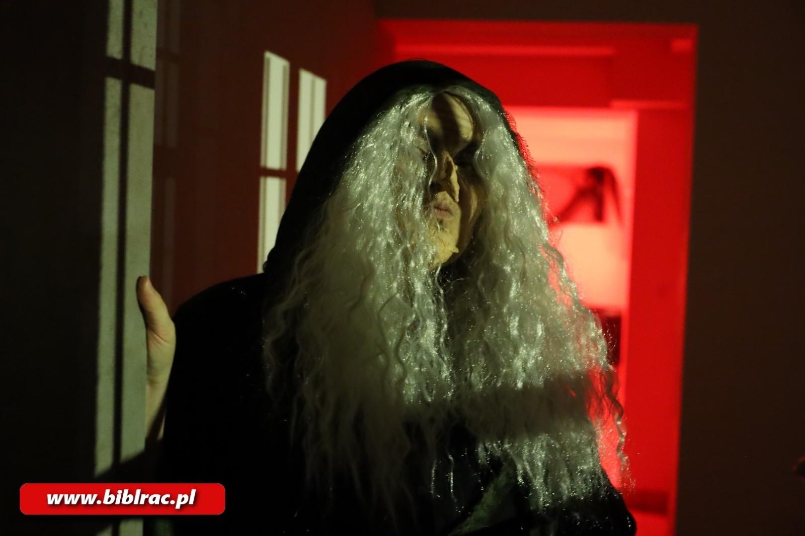 Zdjęcie w galerii na portalu naszraciborz.pl: Raz, dwa, trzy… Baba Jaga patrzy! Za nami Noc Bibliotek w Raciborzu wiadomości z regionu