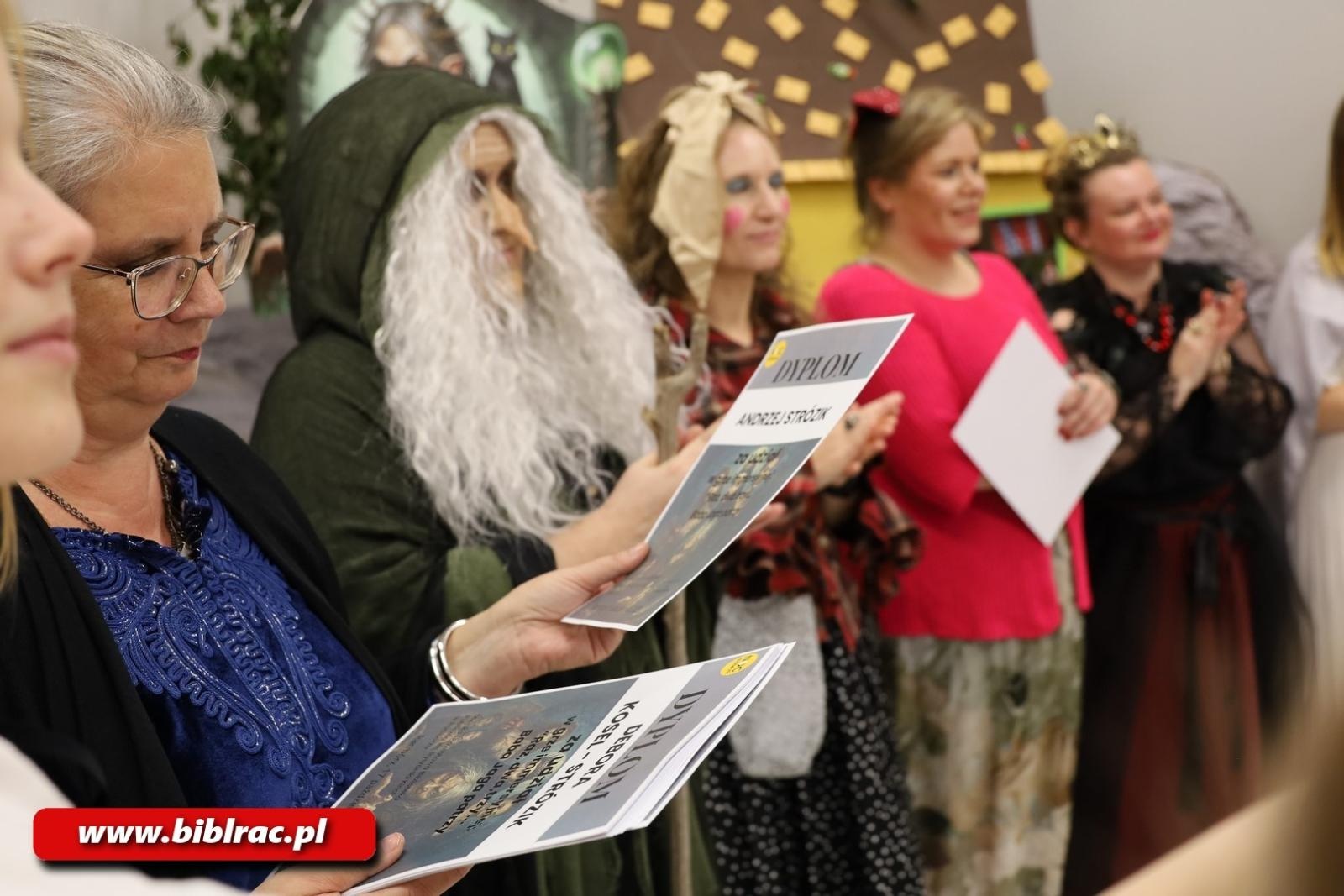 Zdjęcie w galerii na portalu naszraciborz.pl: Raz, dwa, trzy… Baba Jaga patrzy! Za nami Noc Bibliotek w Raciborzu wiadomości z regionu