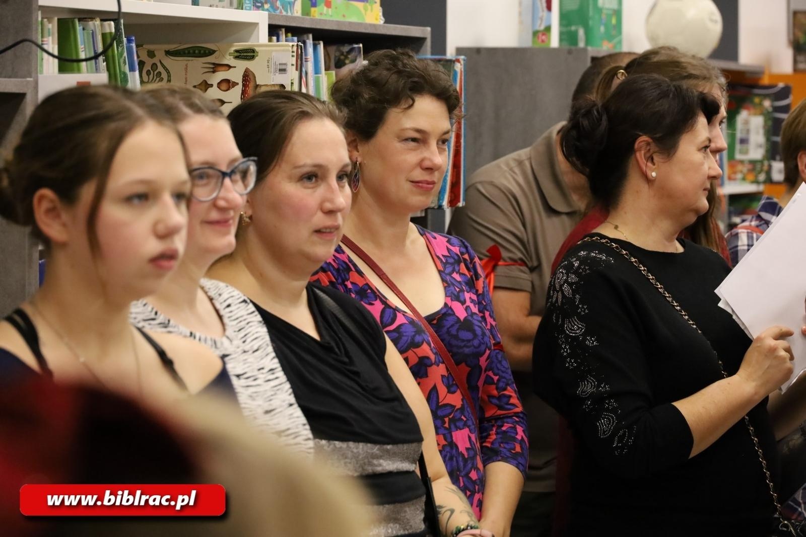 Zdjęcie w galerii na portalu naszraciborz.pl: Raz, dwa, trzy… Baba Jaga patrzy! Za nami Noc Bibliotek w Raciborzu wiadomości z regionu