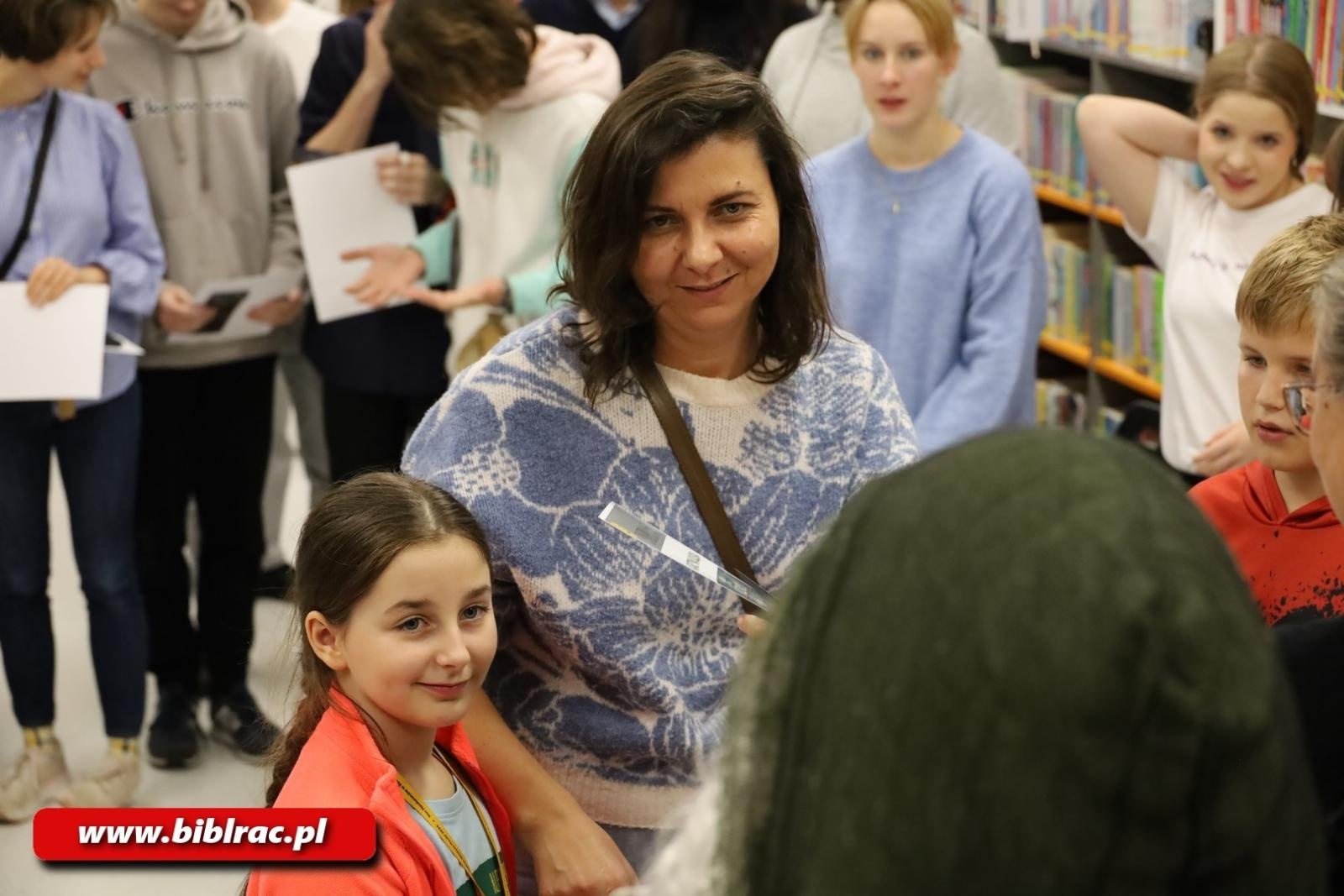Zdjęcie w galerii na portalu naszraciborz.pl: Raz, dwa, trzy… Baba Jaga patrzy! Za nami Noc Bibliotek w Raciborzu wiadomości z regionu