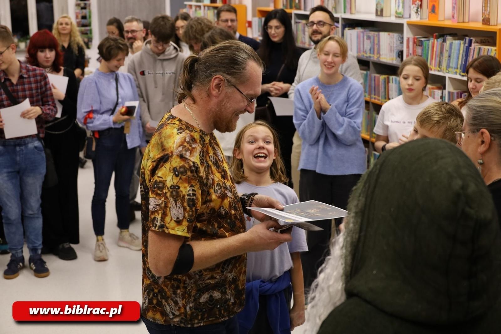 Zdjęcie w galerii na portalu naszraciborz.pl: Raz, dwa, trzy… Baba Jaga patrzy! Za nami Noc Bibliotek w Raciborzu wiadomości z regionu