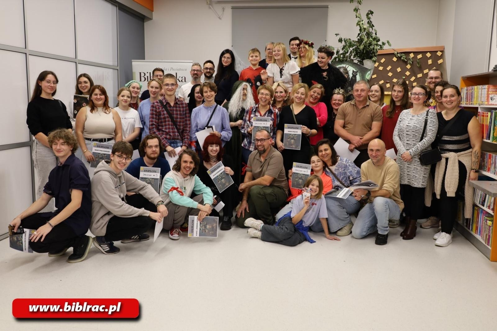 Zdjęcie w galerii na portalu naszraciborz.pl: Raz, dwa, trzy… Baba Jaga patrzy! Za nami Noc Bibliotek w Raciborzu wiadomości z regionu