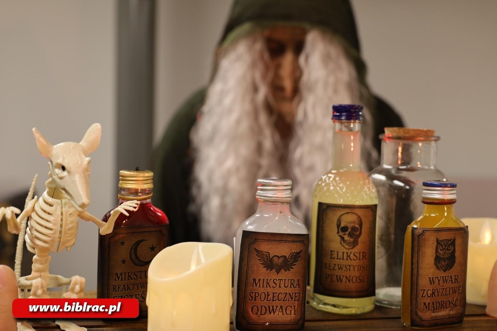 Zdjęcie w galerii na portalu naszraciborz.pl: Raz, dwa, trzy… Baba Jaga patrzy! Za nami Noc Bibliotek w Raciborzu wiadomości z regionu