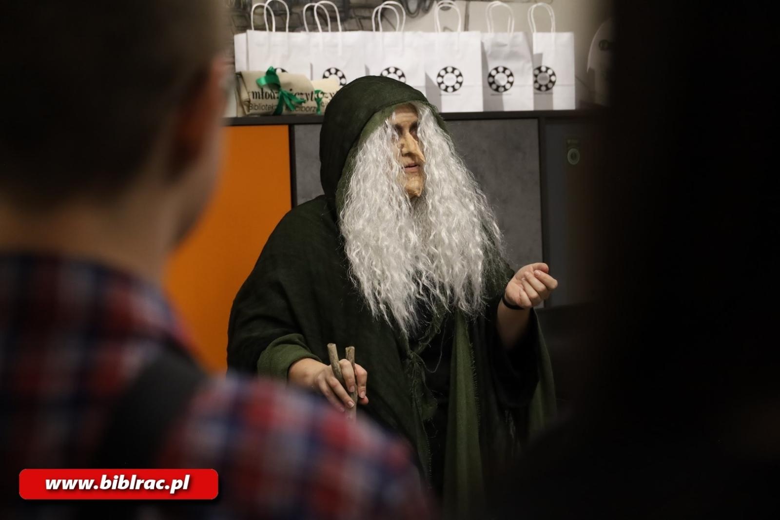 Zdjęcie w galerii na portalu naszraciborz.pl: Raz, dwa, trzy… Baba Jaga patrzy! Za nami Noc Bibliotek w Raciborzu wiadomości z regionu